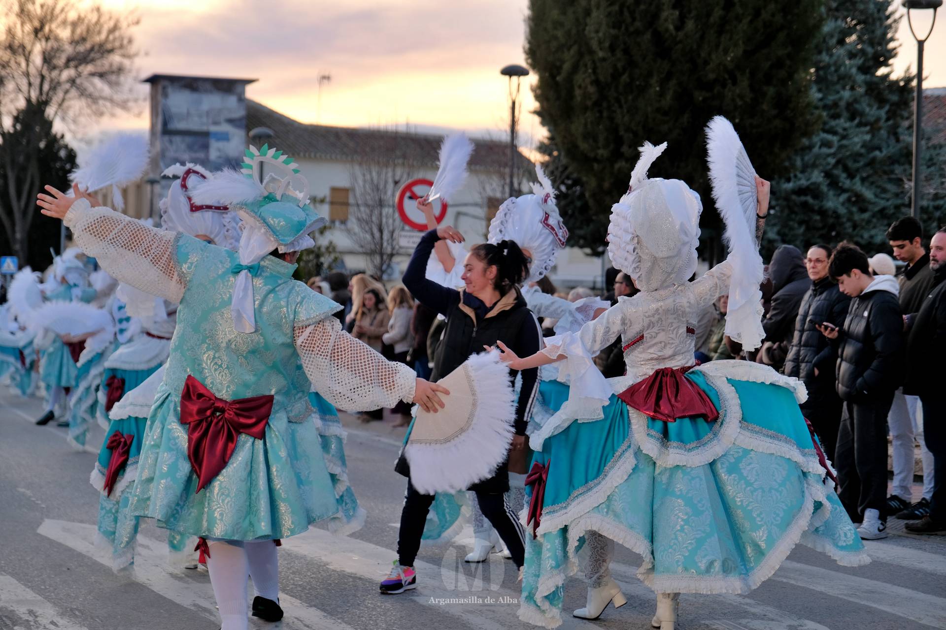 El Gran Desfile de Comparsas recorre Argamasilla de Alba con diez agrupaciones