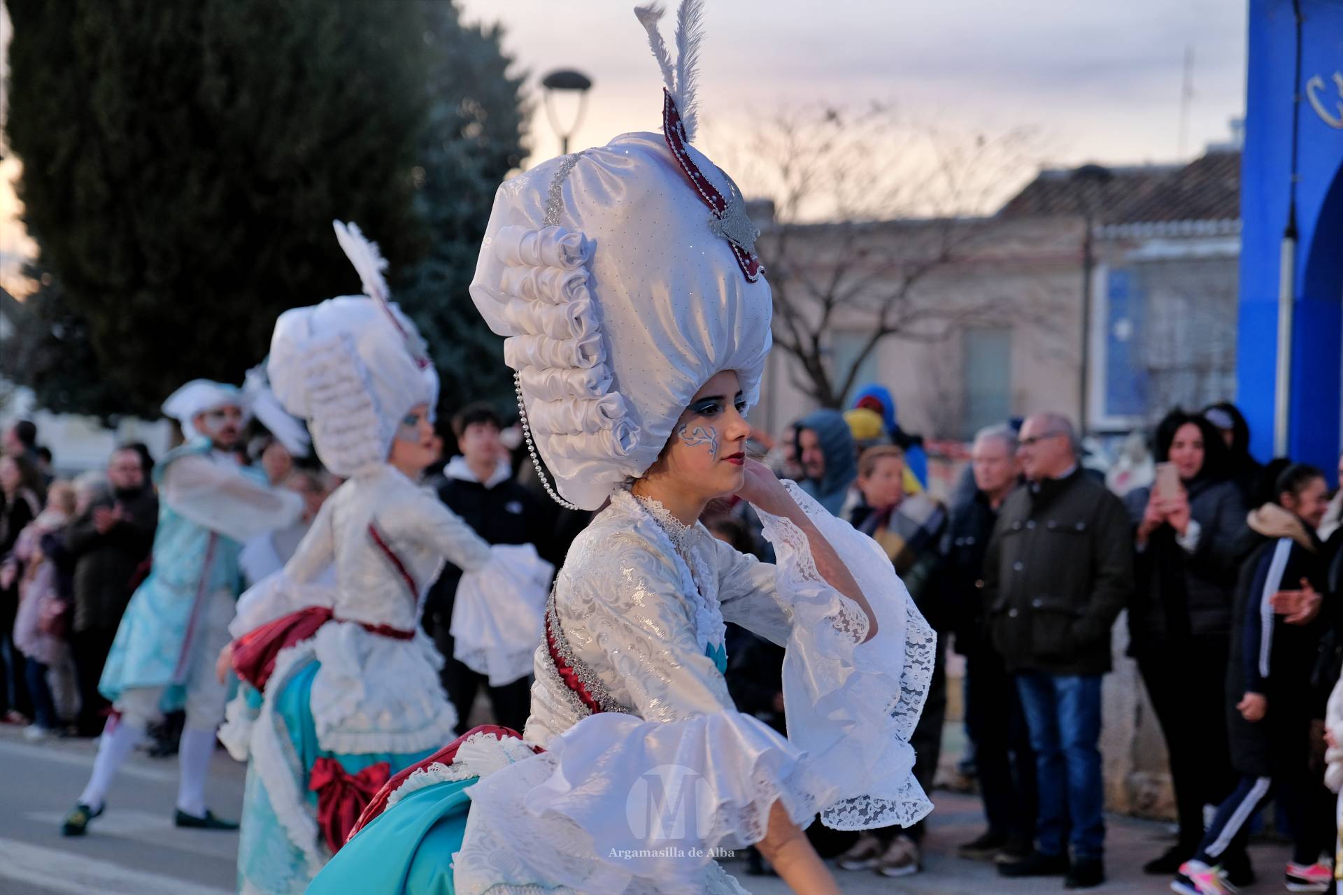 El Gran Desfile de Comparsas recorre Argamasilla de Alba con diez agrupaciones