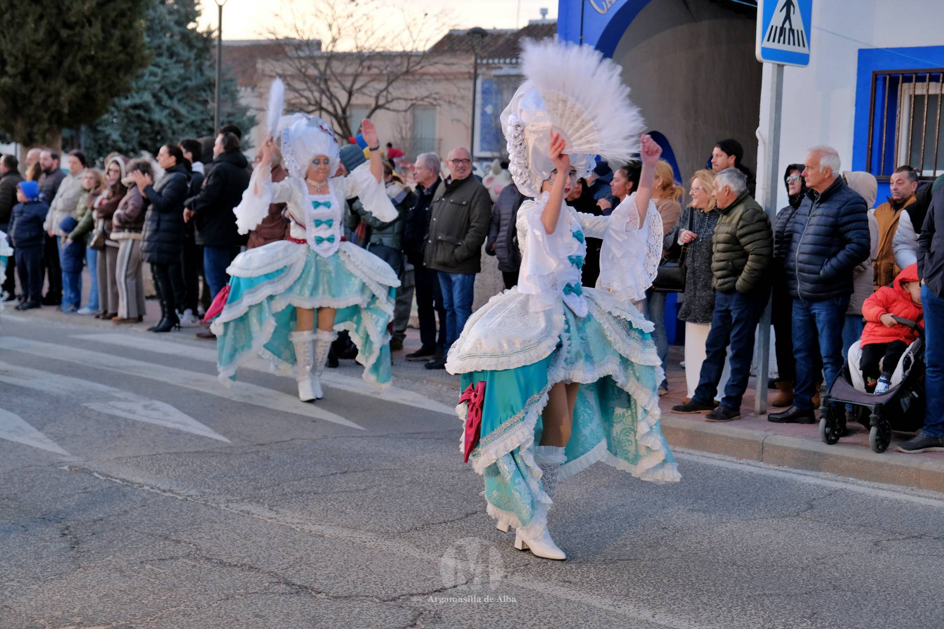 El Gran Desfile de Comparsas recorre Argamasilla de Alba con diez agrupaciones