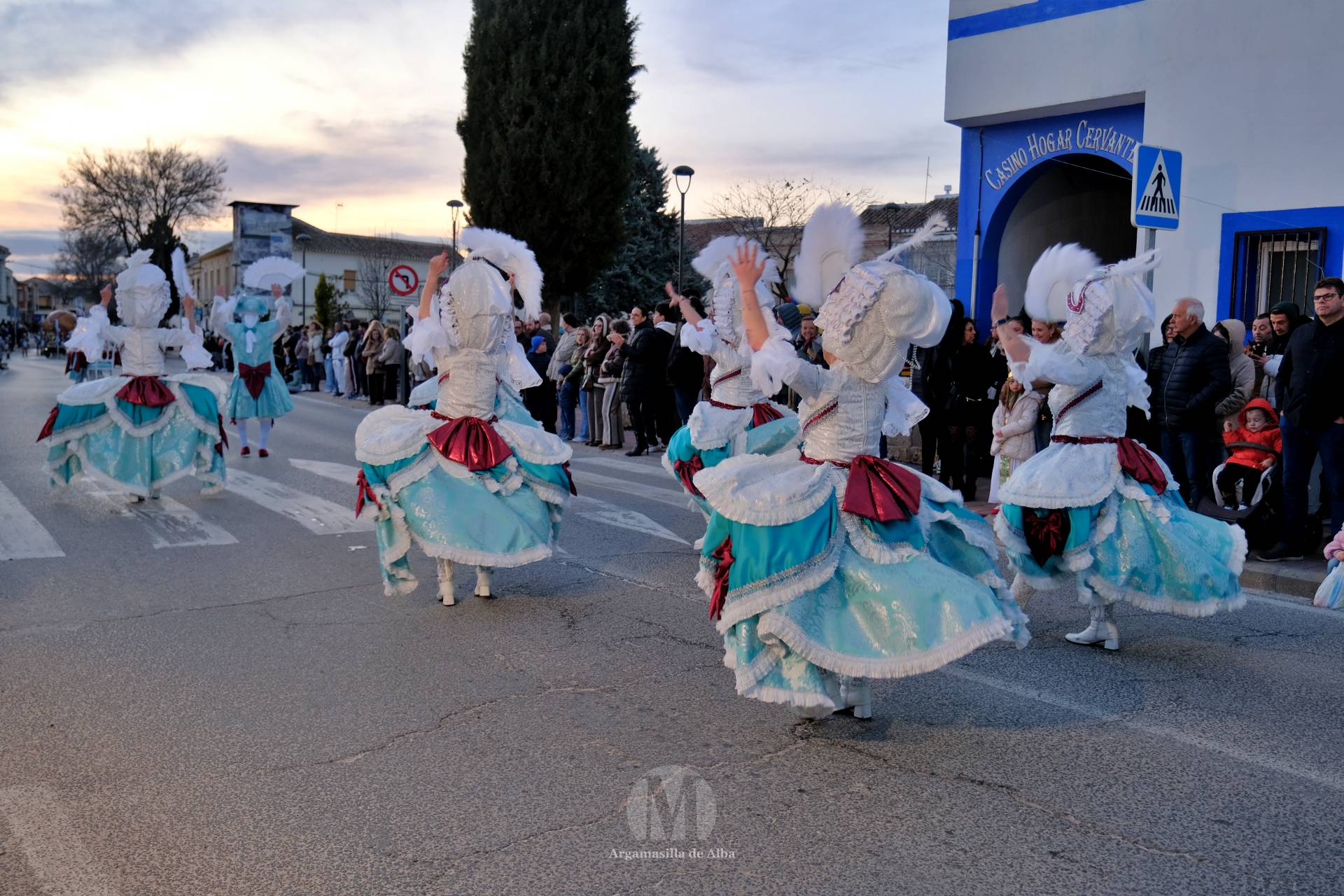 El Gran Desfile de Comparsas recorre Argamasilla de Alba con diez agrupaciones