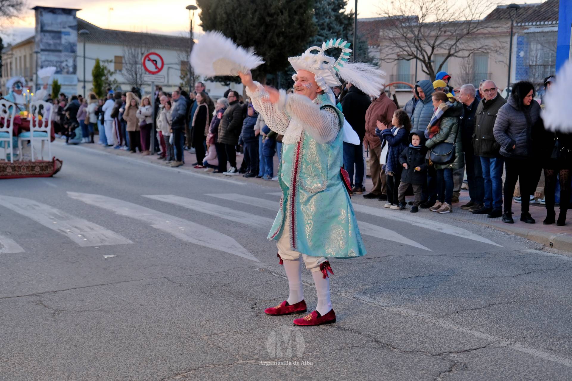 El Gran Desfile de Comparsas recorre Argamasilla de Alba con diez agrupaciones