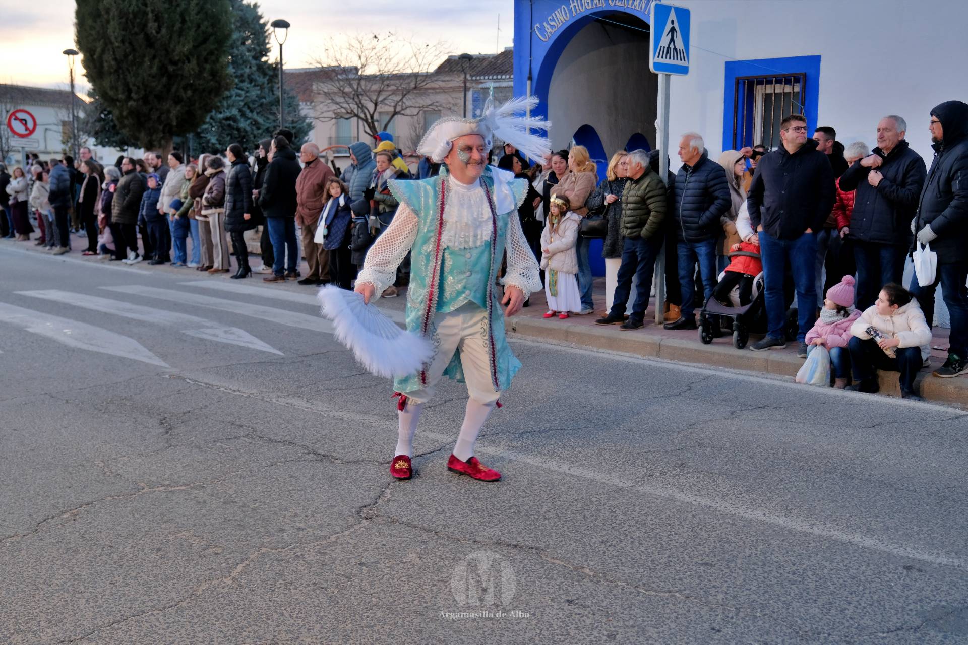 El Gran Desfile de Comparsas recorre Argamasilla de Alba con diez agrupaciones