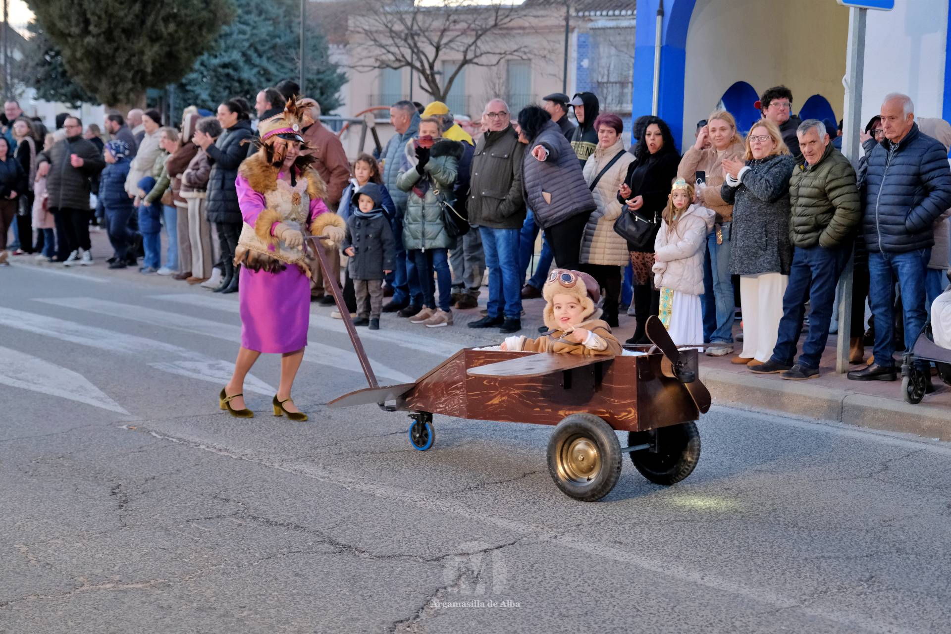 El Gran Desfile de Comparsas recorre Argamasilla de Alba con diez agrupaciones