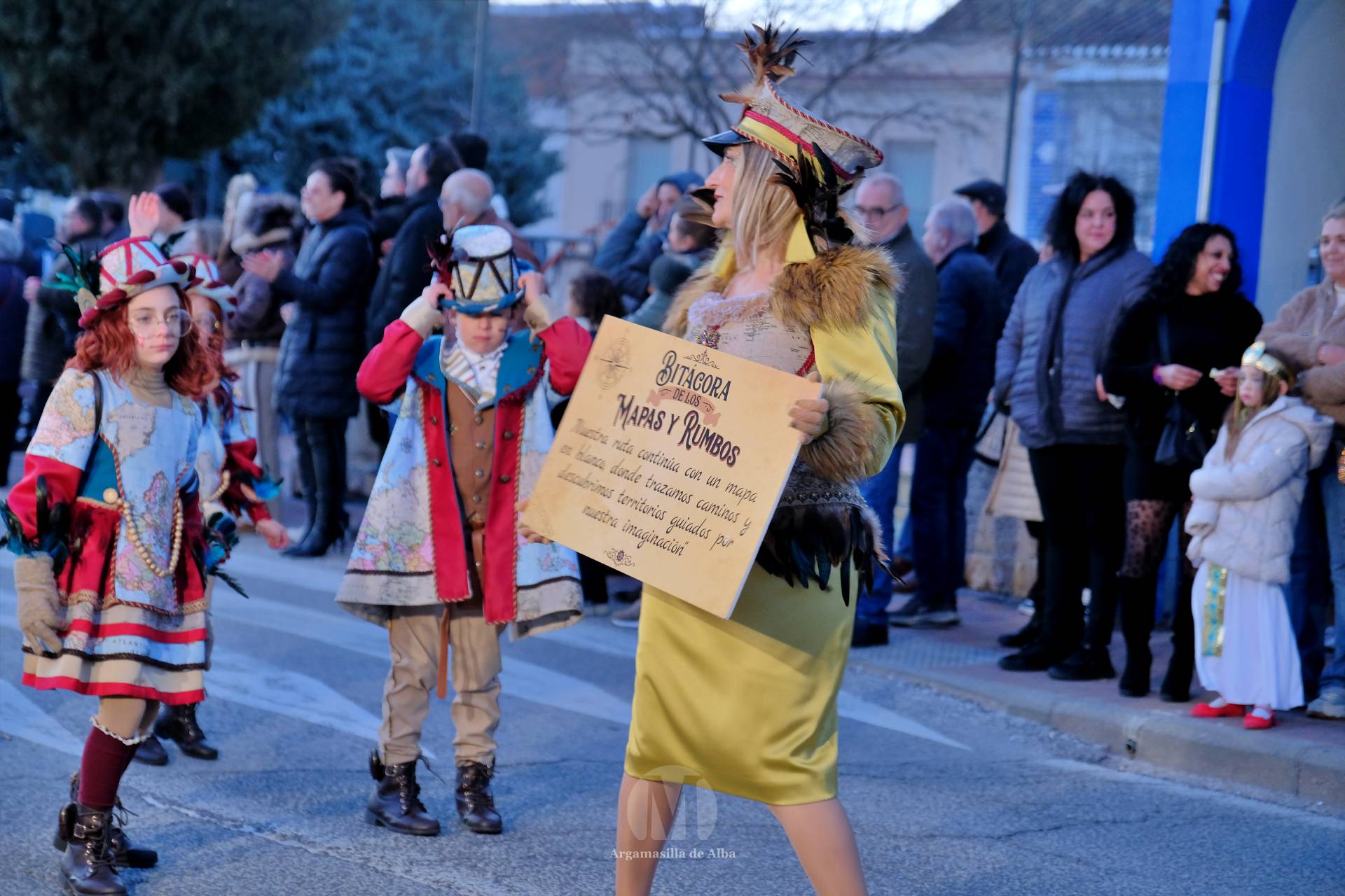 El Gran Desfile de Comparsas recorre Argamasilla de Alba con diez agrupaciones