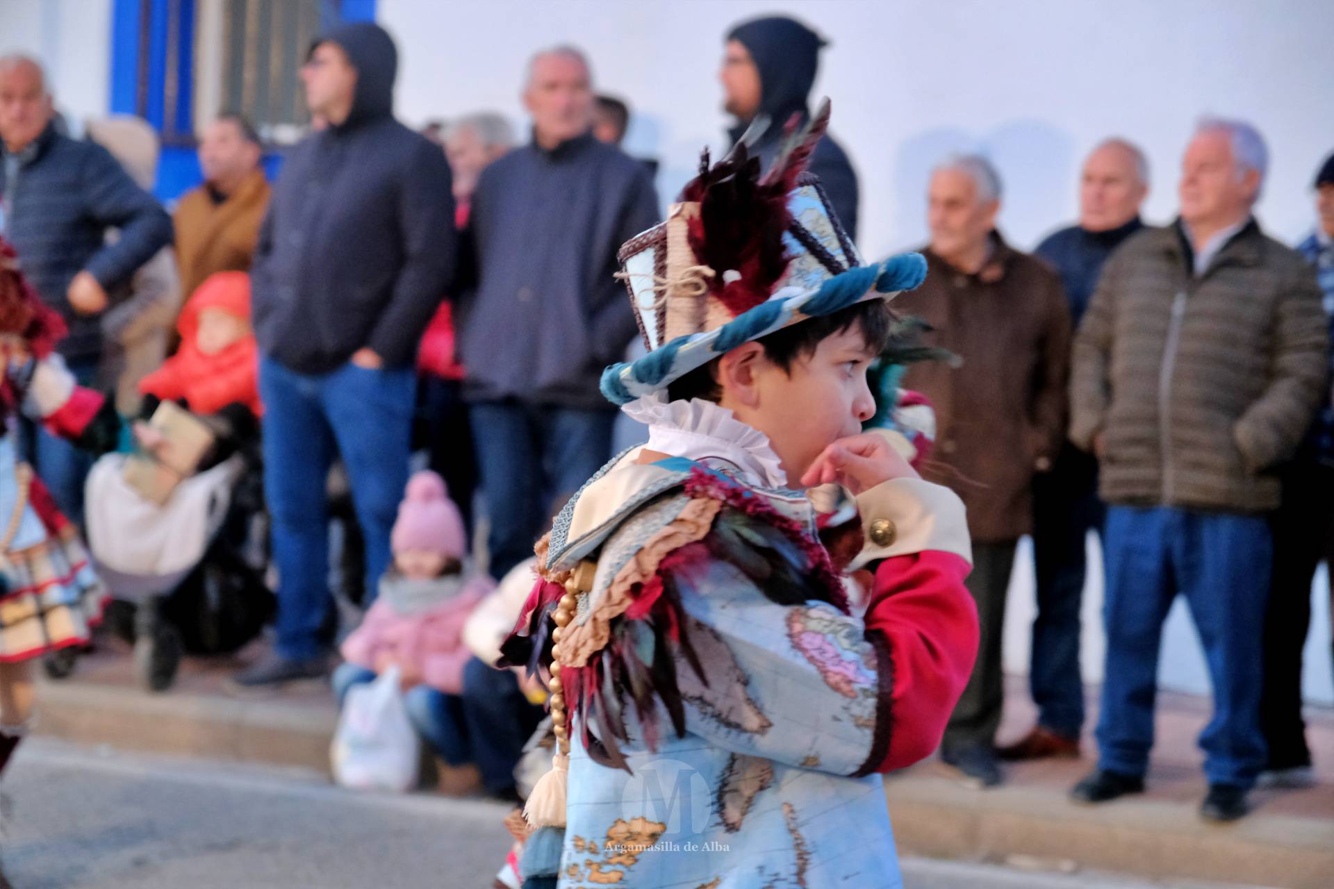 El Gran Desfile de Comparsas recorre Argamasilla de Alba con diez agrupaciones