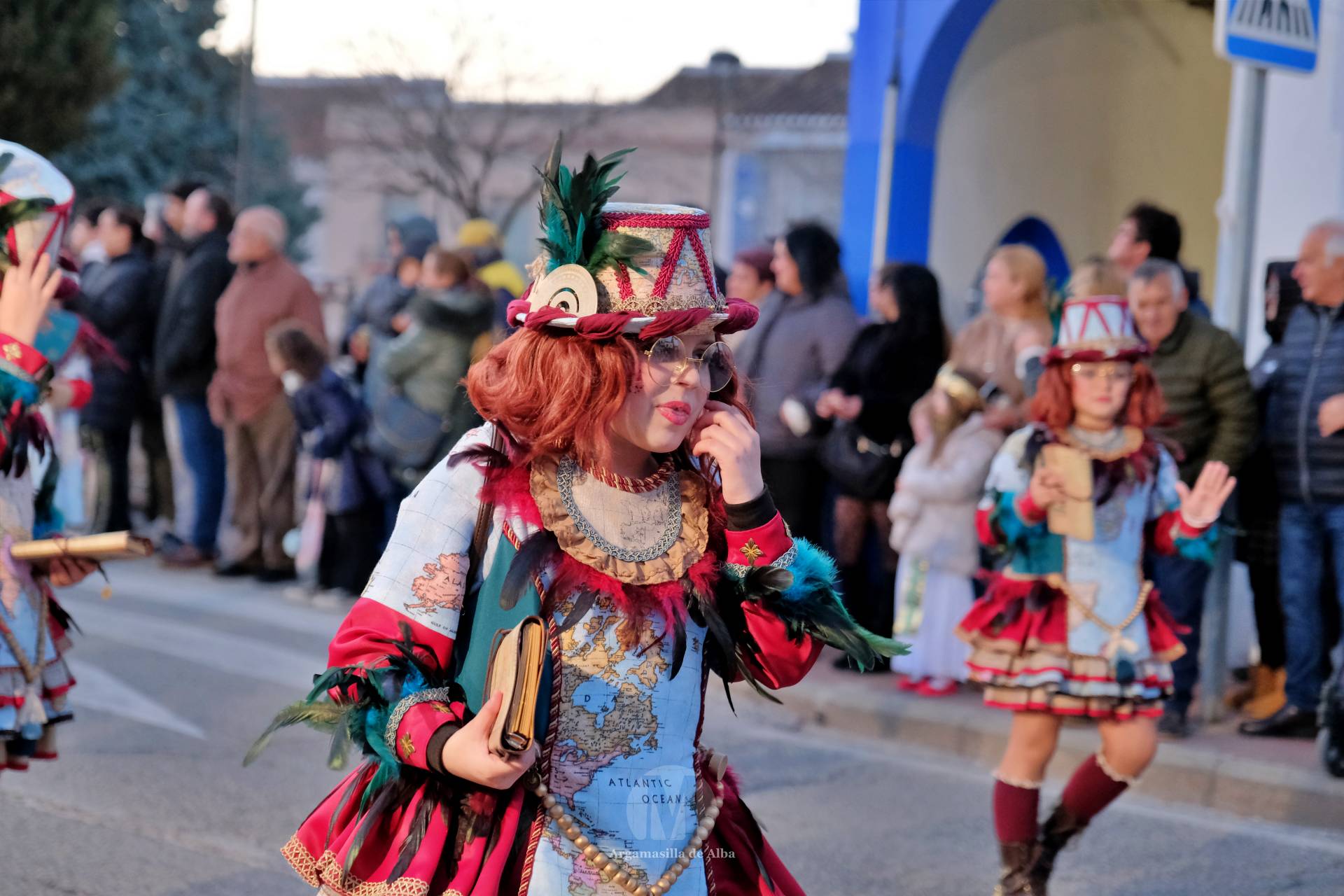 El Gran Desfile de Comparsas recorre Argamasilla de Alba con diez agrupaciones