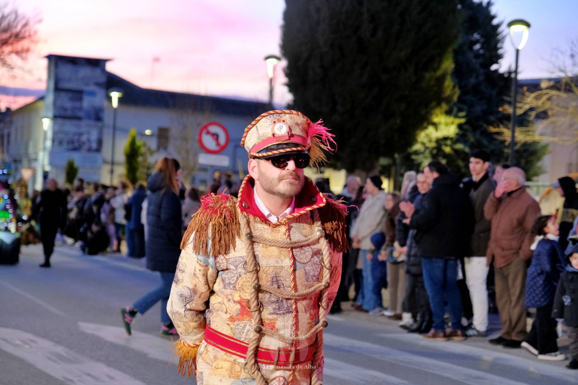 El Gran Desfile de Comparsas recorre Argamasilla de Alba con diez agrupaciones