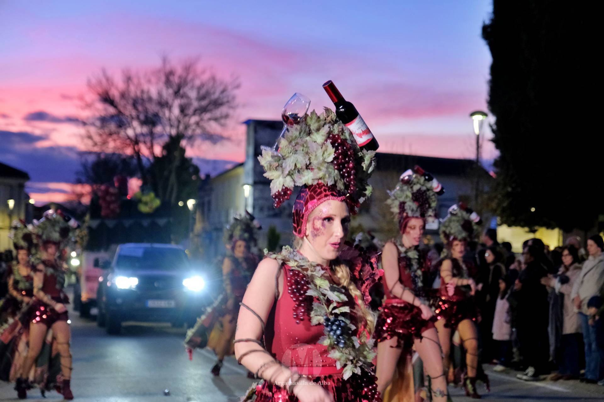 El Gran Desfile de Comparsas recorre Argamasilla de Alba con diez agrupaciones