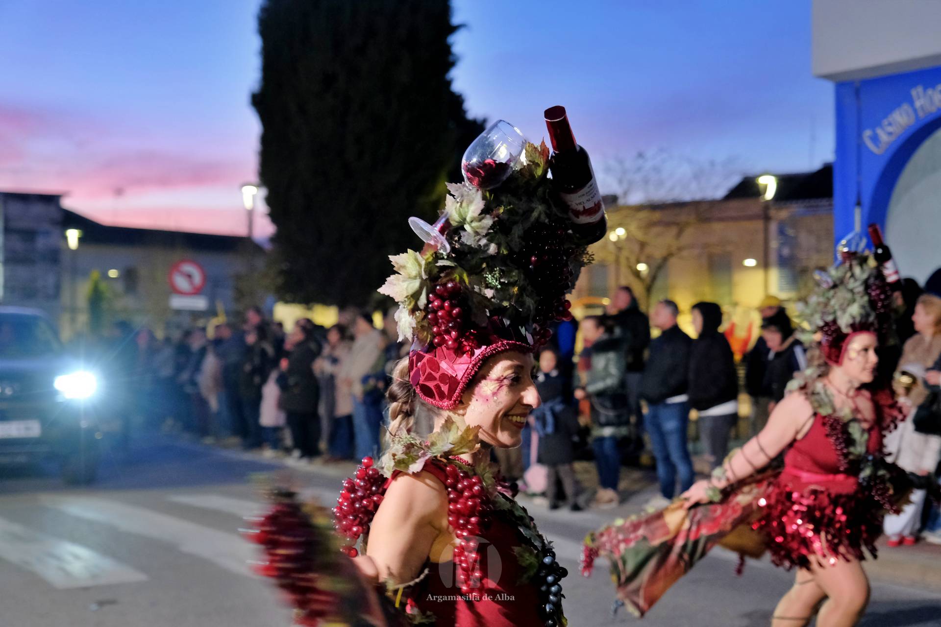 El Gran Desfile de Comparsas recorre Argamasilla de Alba con diez agrupaciones