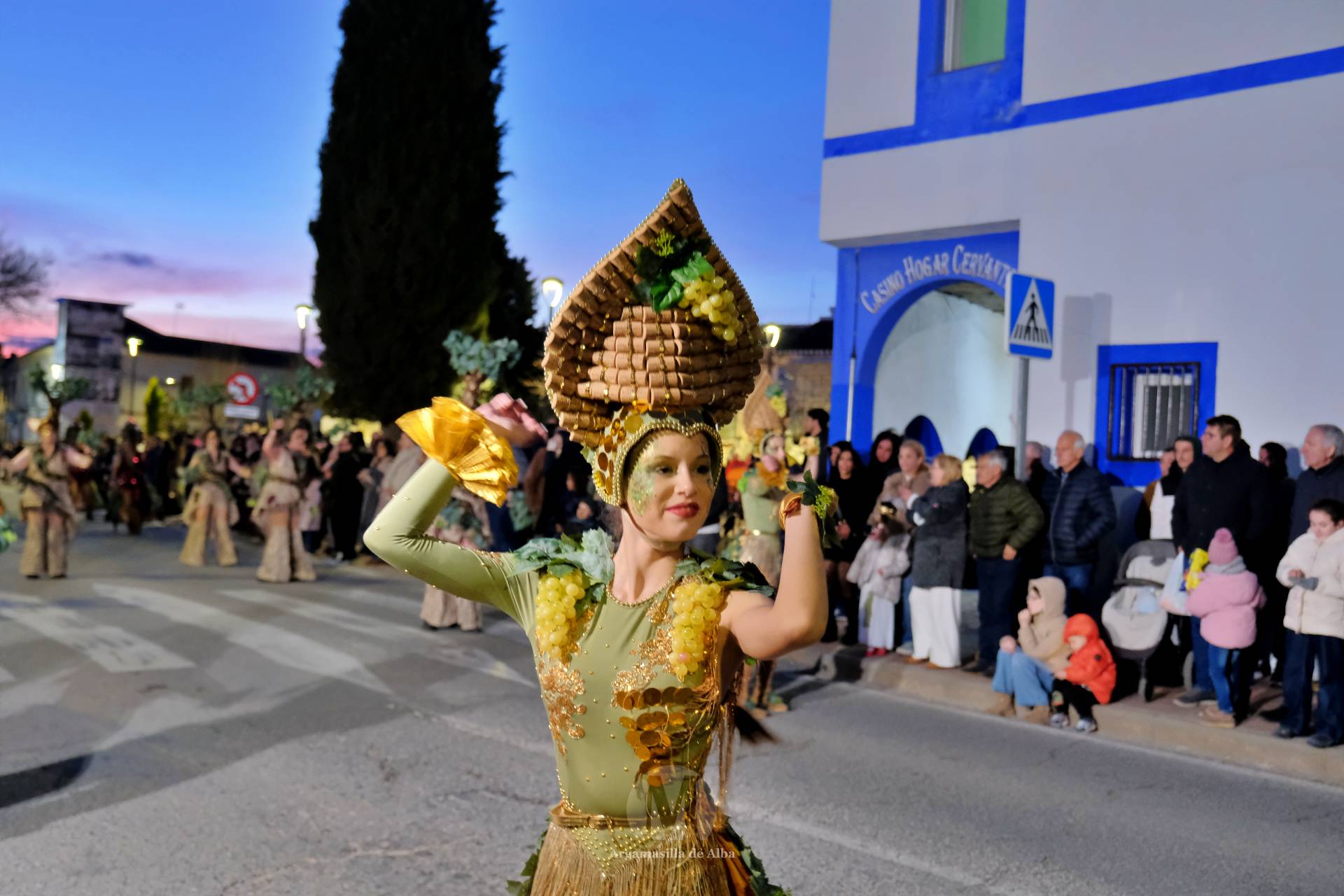 El Gran Desfile de Comparsas recorre Argamasilla de Alba con diez agrupaciones