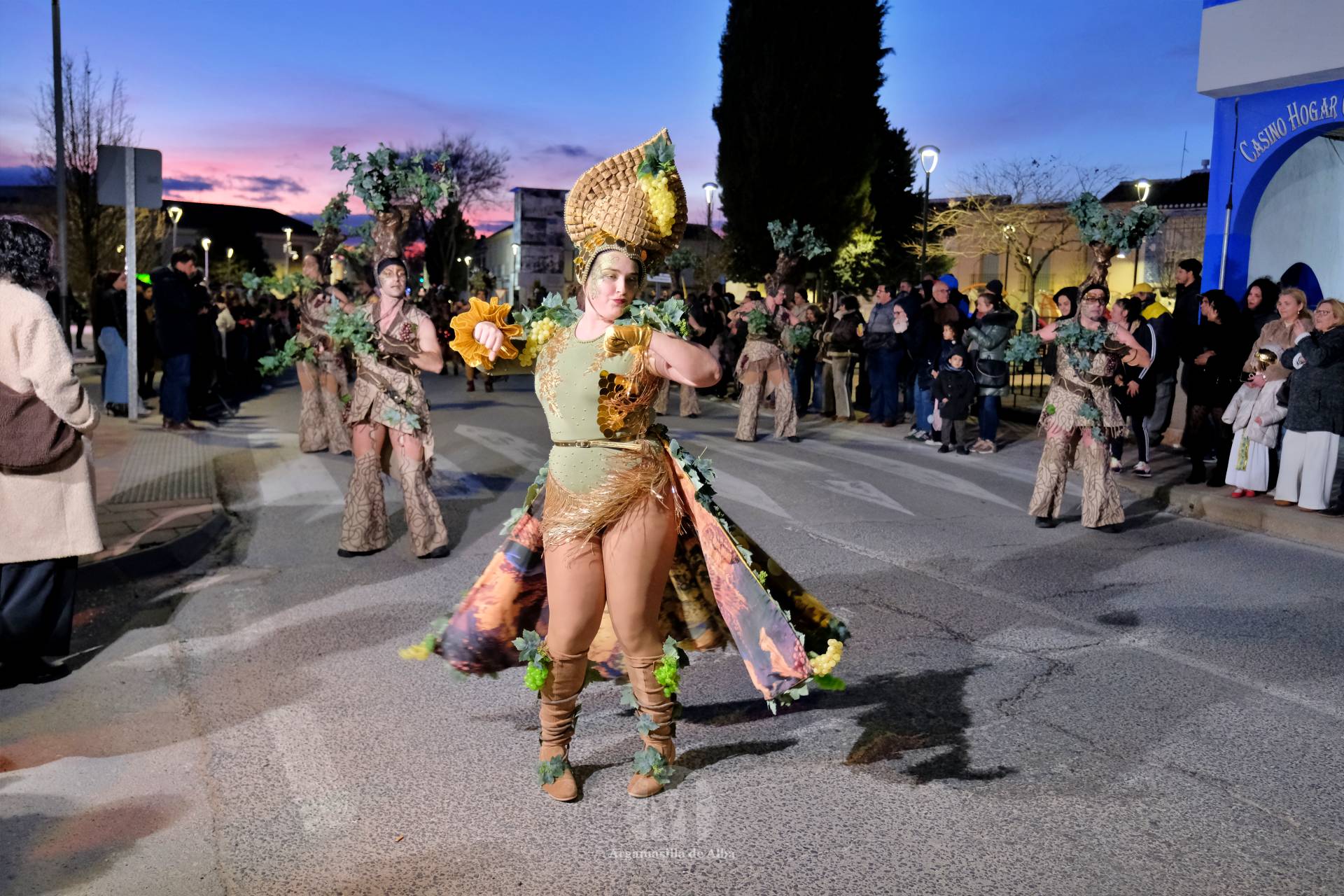 El Gran Desfile de Comparsas recorre Argamasilla de Alba con diez agrupaciones