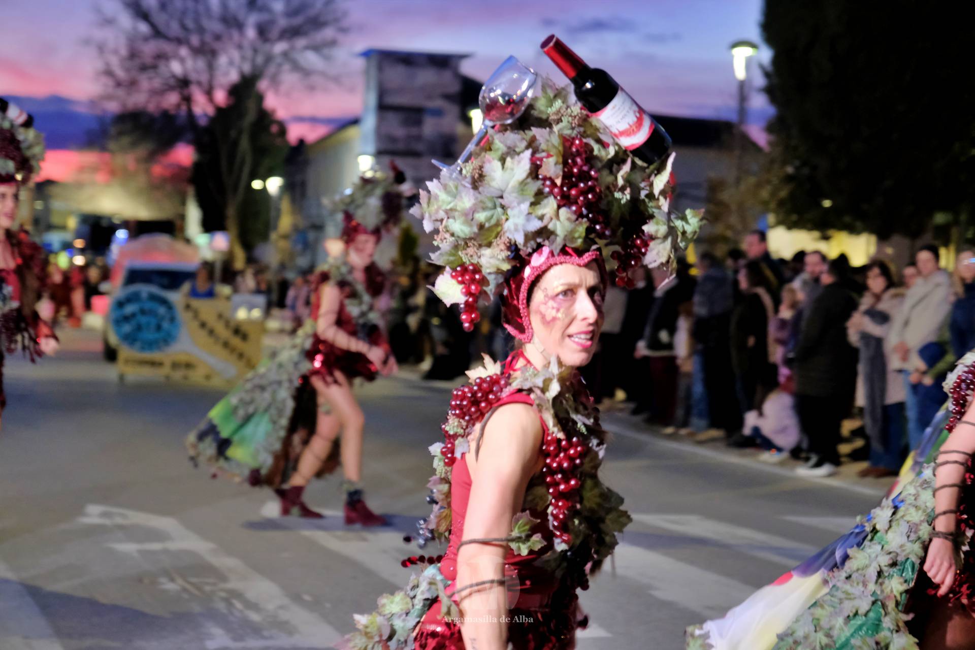 El Gran Desfile de Comparsas recorre Argamasilla de Alba con diez agrupaciones