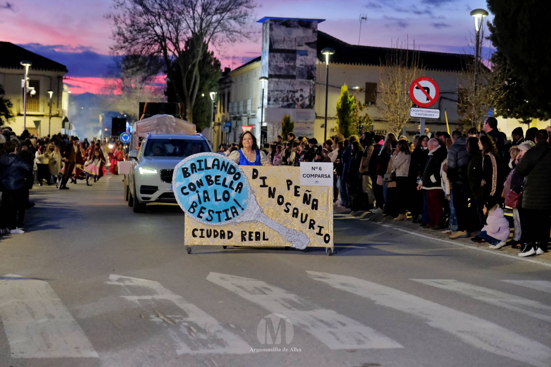 El Gran Desfile de Comparsas recorre Argamasilla de Alba con diez agrupaciones