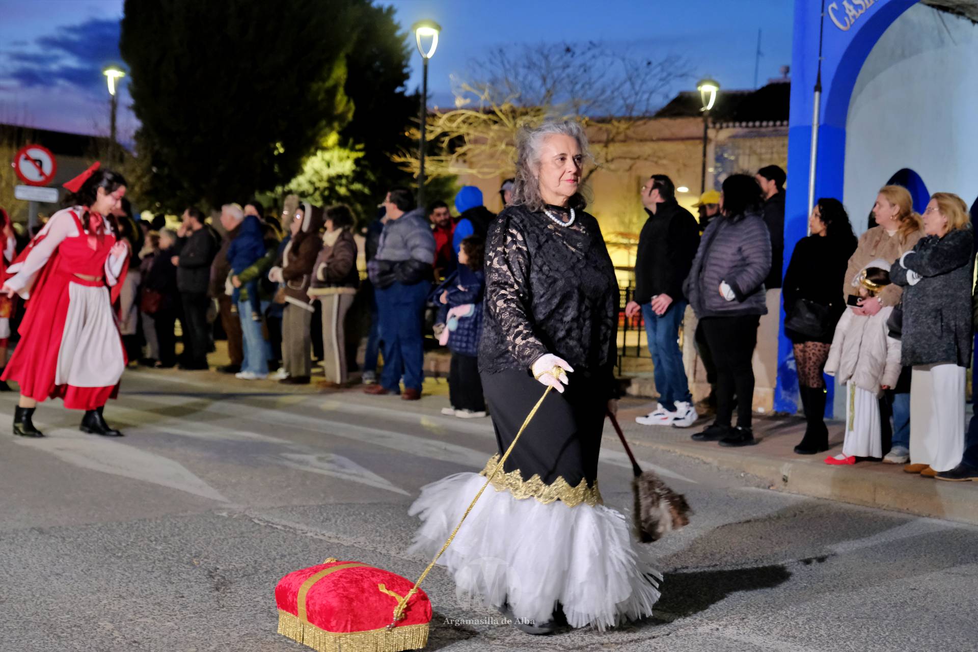 El Gran Desfile de Comparsas recorre Argamasilla de Alba con diez agrupaciones