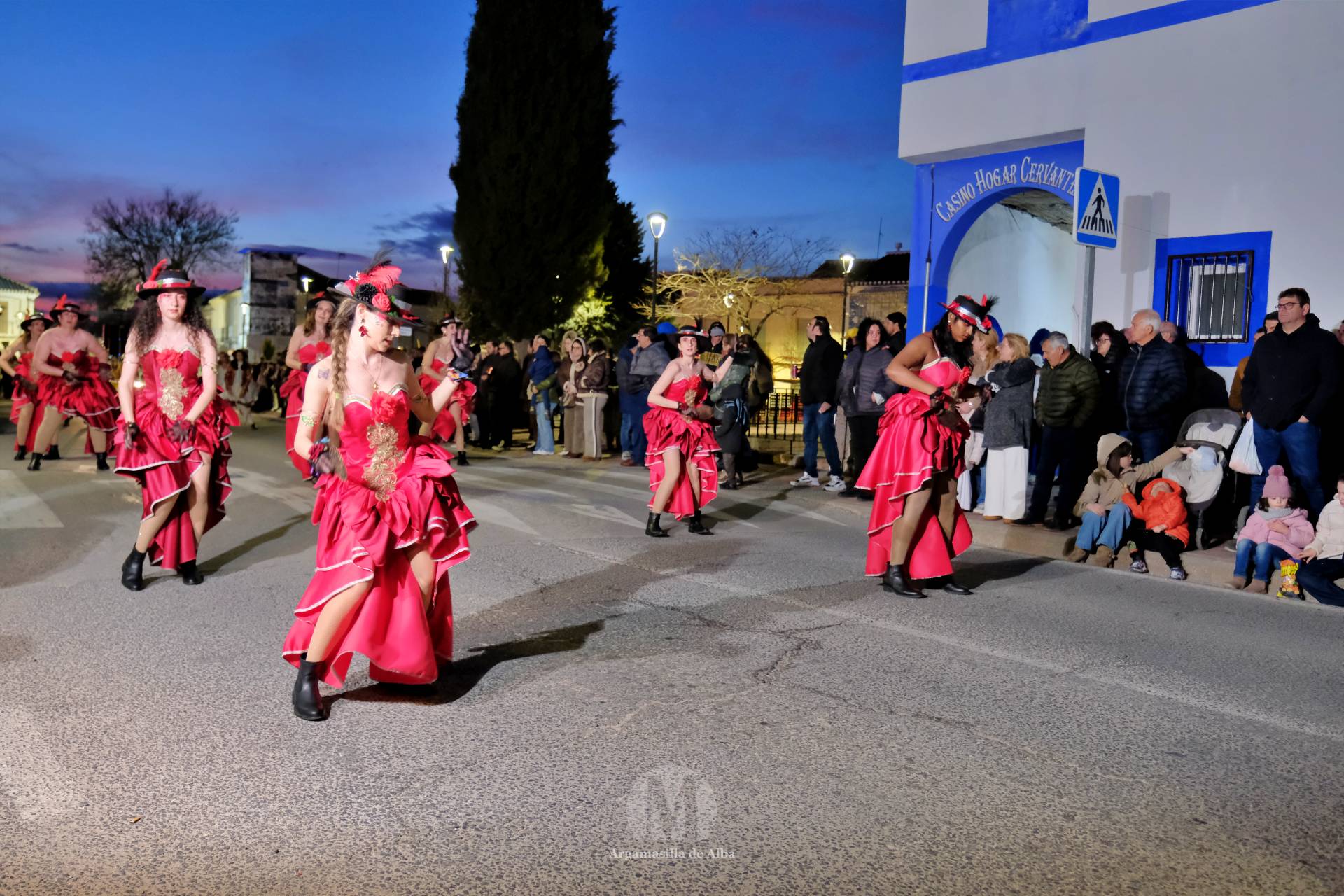El Gran Desfile de Comparsas recorre Argamasilla de Alba con diez agrupaciones