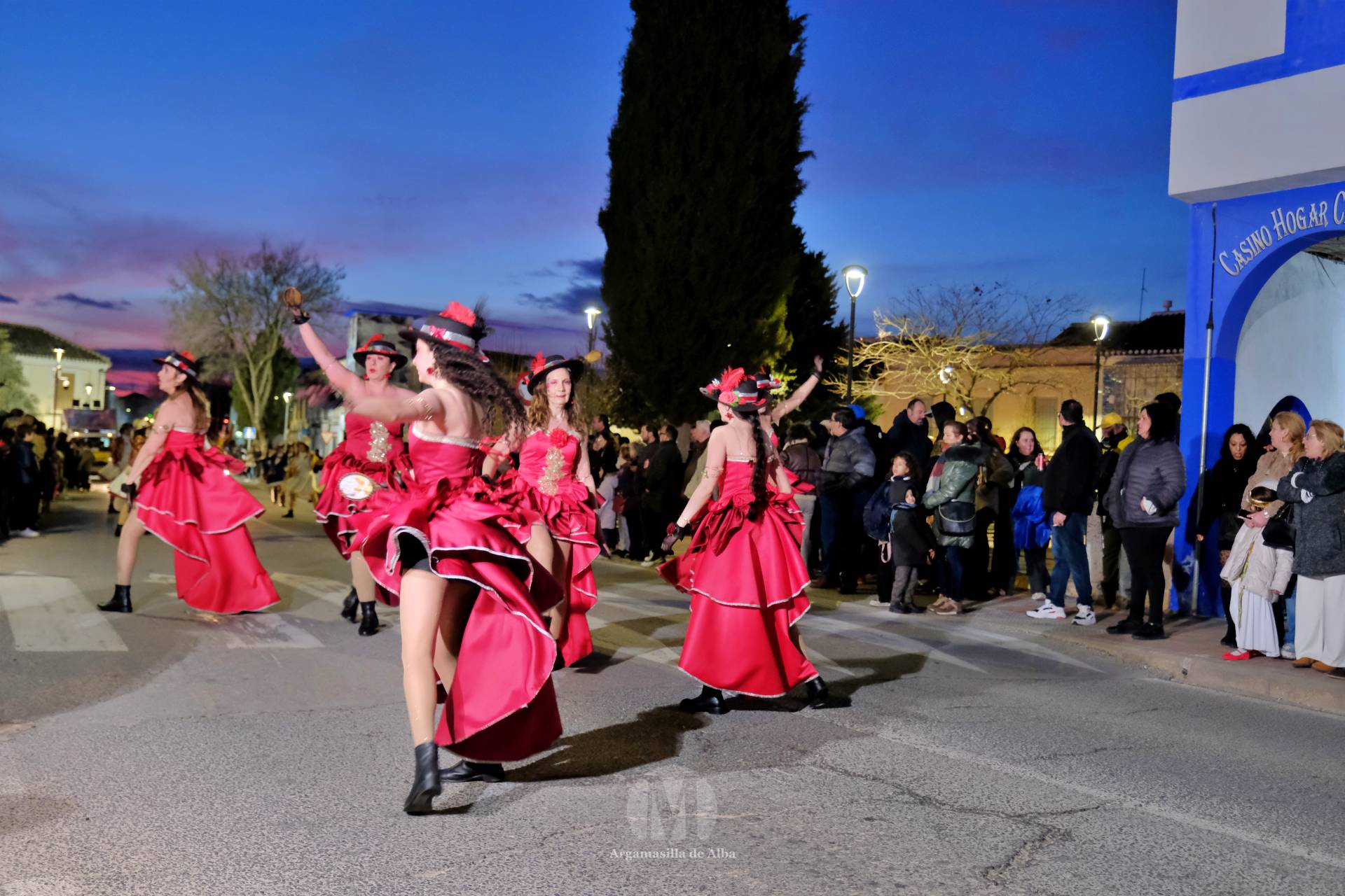 El Gran Desfile de Comparsas recorre Argamasilla de Alba con diez agrupaciones