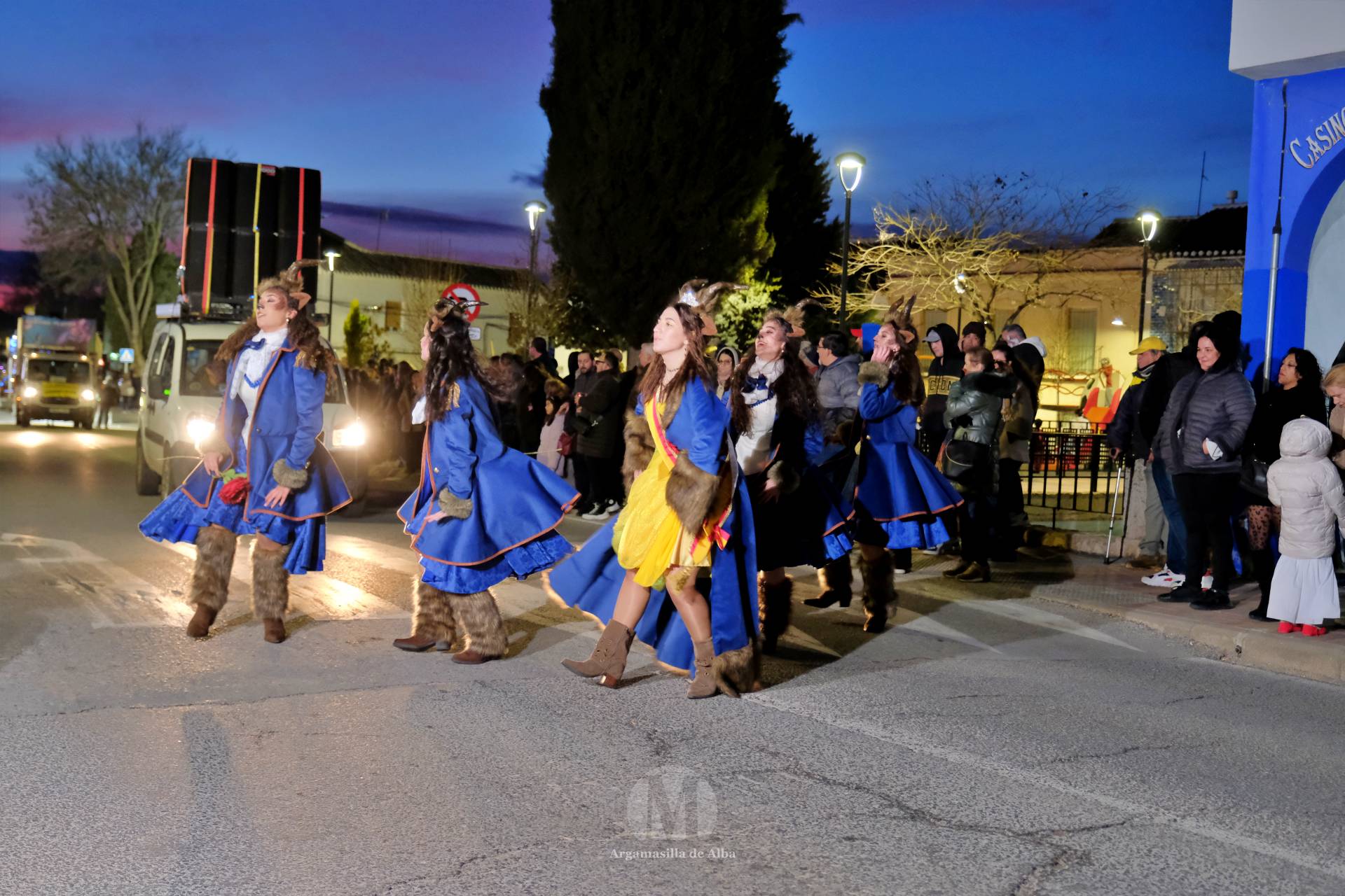 El Gran Desfile de Comparsas recorre Argamasilla de Alba con diez agrupaciones