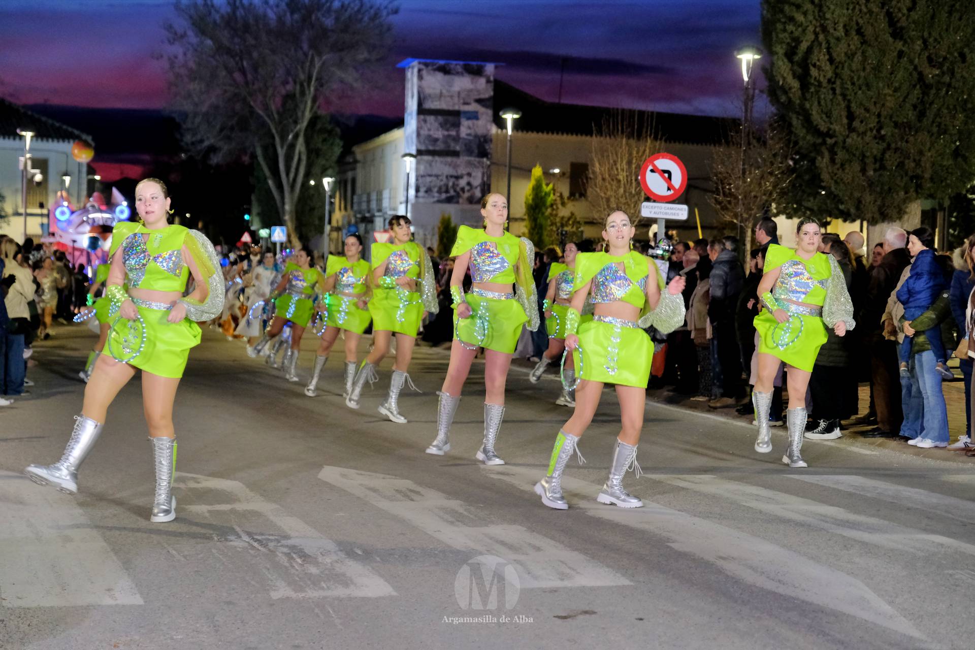 El Gran Desfile de Comparsas recorre Argamasilla de Alba con diez agrupaciones