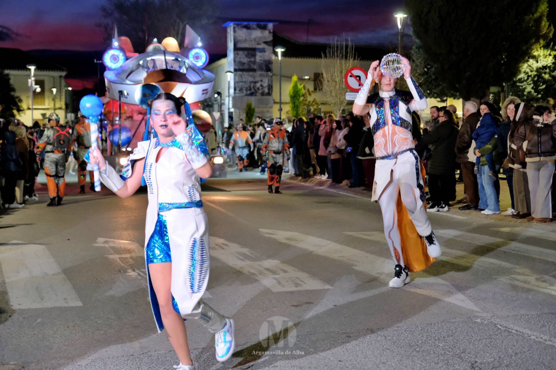 El Gran Desfile de Comparsas recorre Argamasilla de Alba con diez agrupaciones