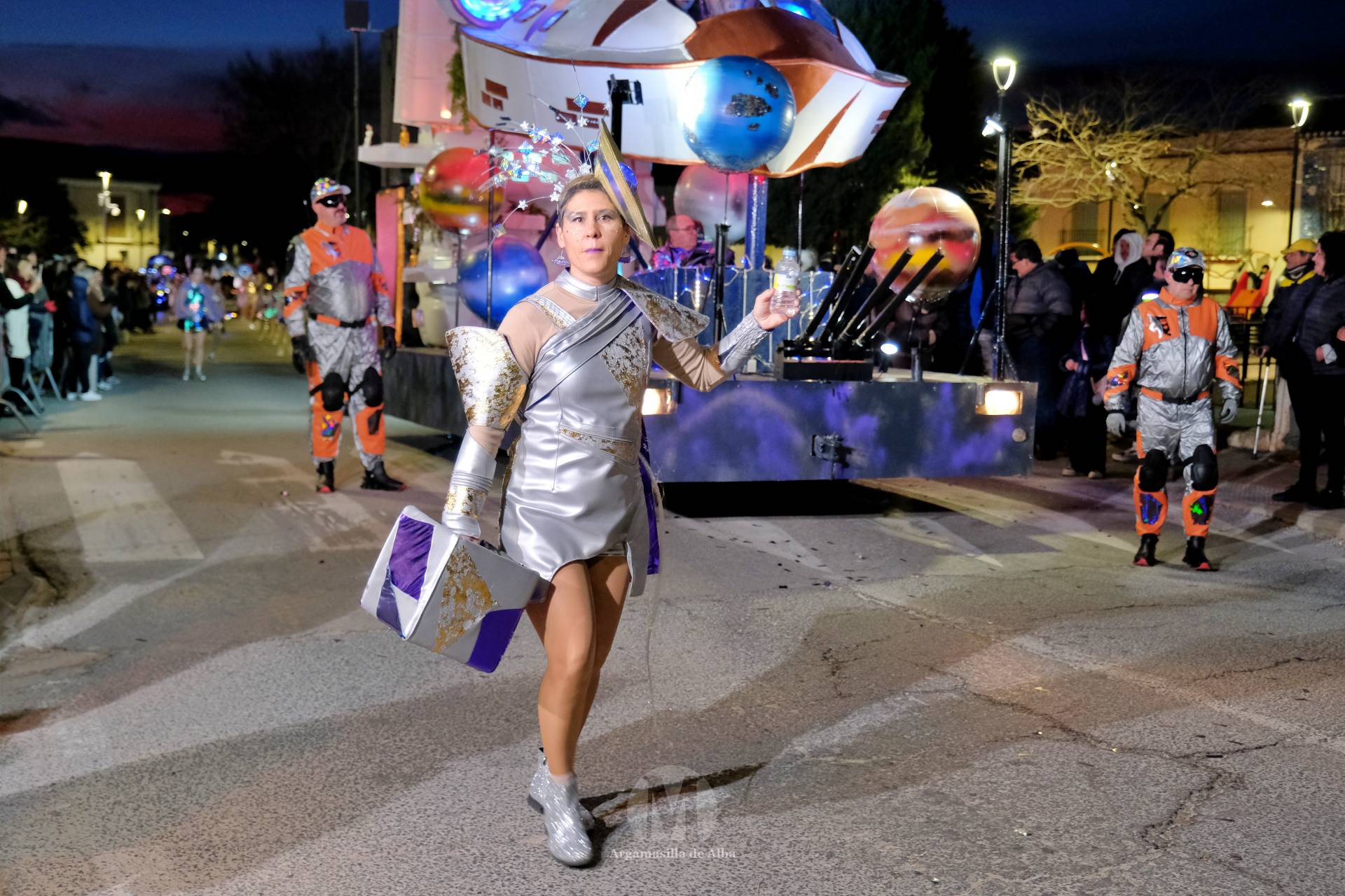 El Gran Desfile de Comparsas recorre Argamasilla de Alba con diez agrupaciones