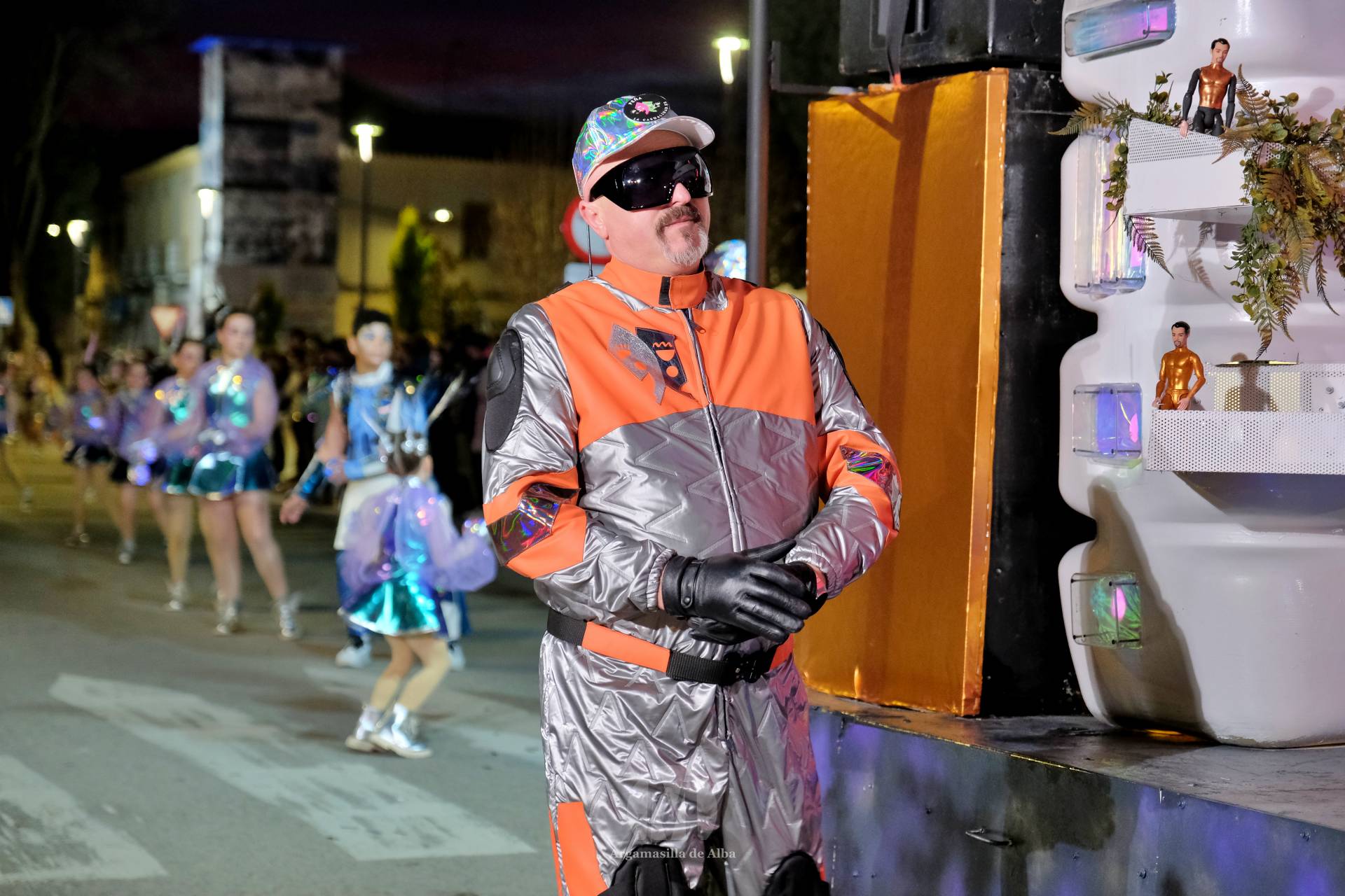 El Gran Desfile de Comparsas recorre Argamasilla de Alba con diez agrupaciones