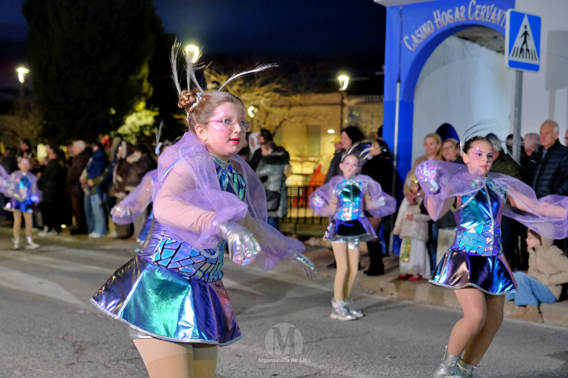 El Gran Desfile de Comparsas recorre Argamasilla de Alba con diez agrupaciones