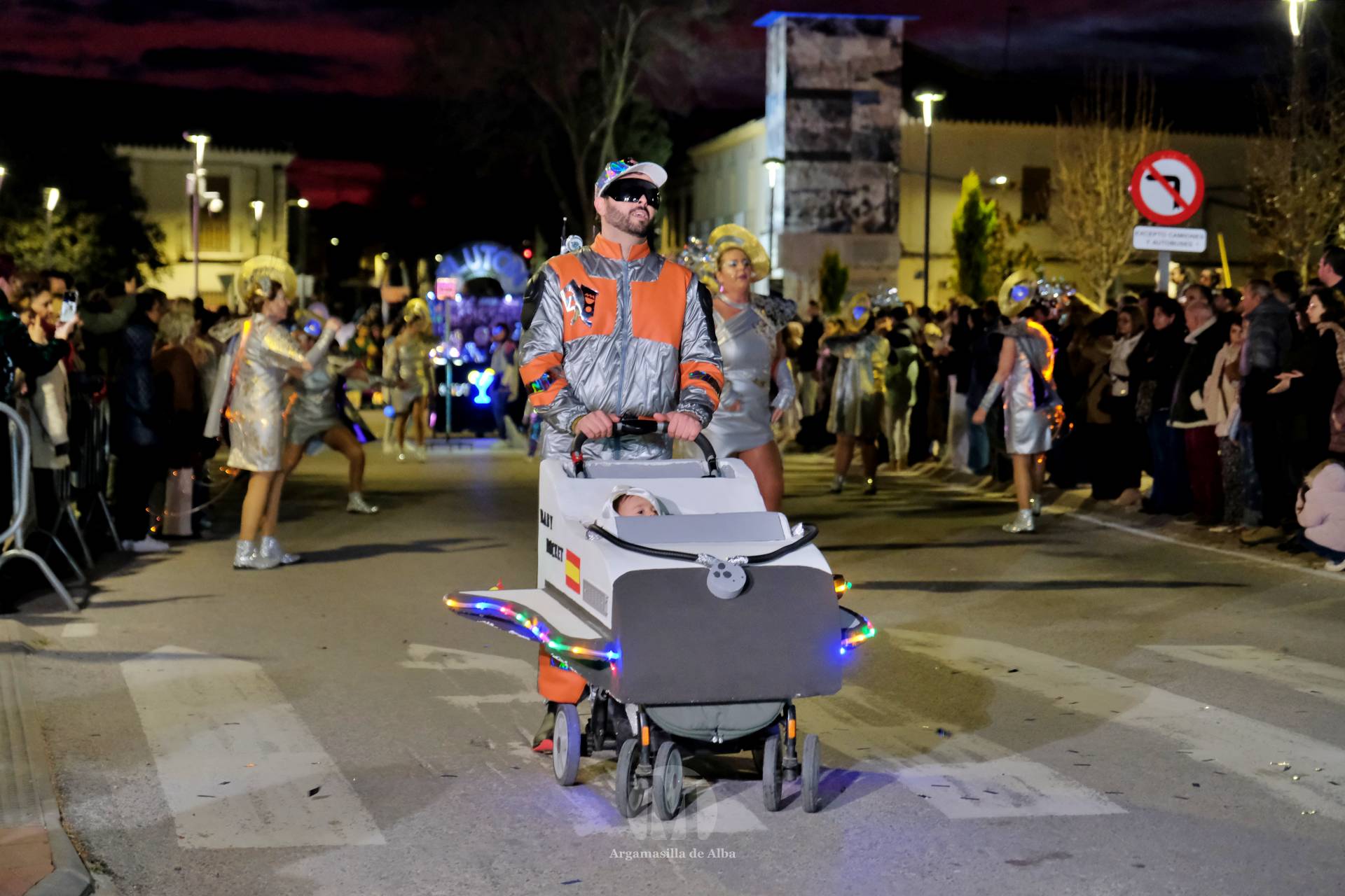 El Gran Desfile de Comparsas recorre Argamasilla de Alba con diez agrupaciones