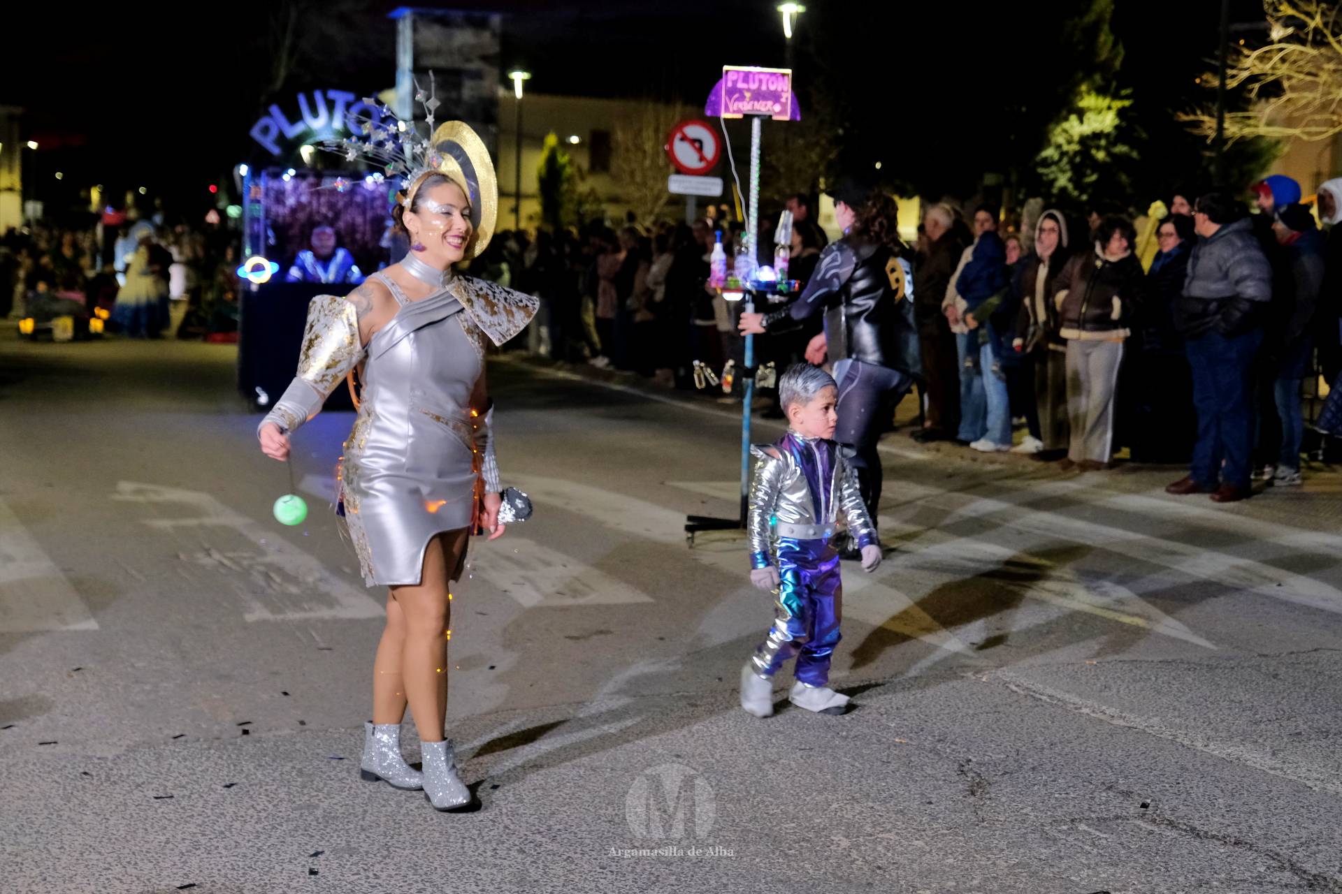 El Gran Desfile de Comparsas recorre Argamasilla de Alba con diez agrupaciones