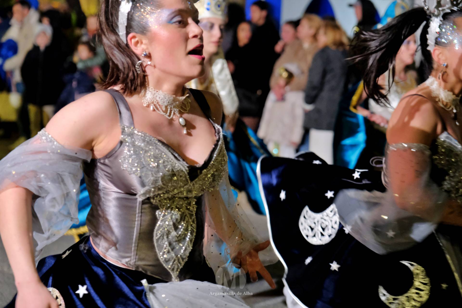 El Gran Desfile de Comparsas recorre Argamasilla de Alba con diez agrupaciones