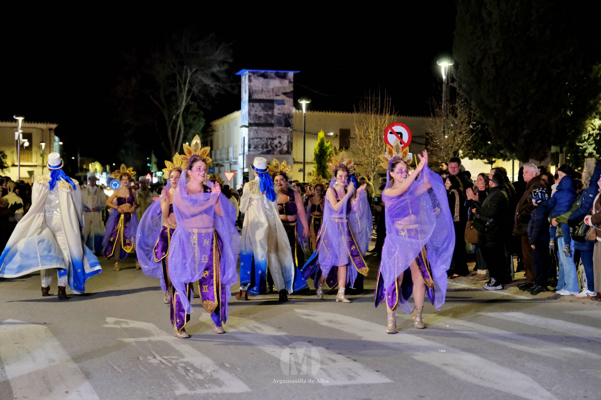 El Gran Desfile de Comparsas recorre Argamasilla de Alba con diez agrupaciones