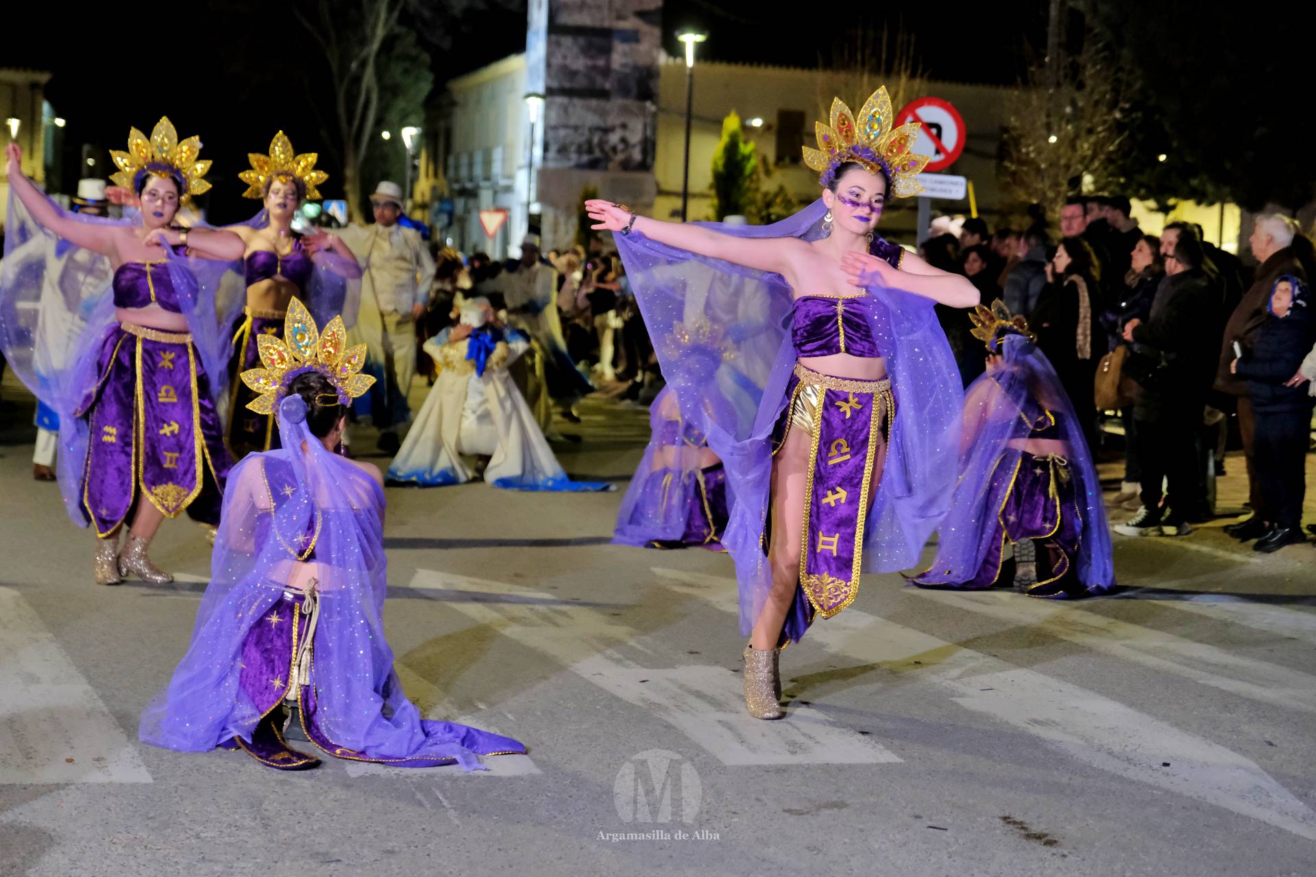 El Gran Desfile de Comparsas recorre Argamasilla de Alba con diez agrupaciones