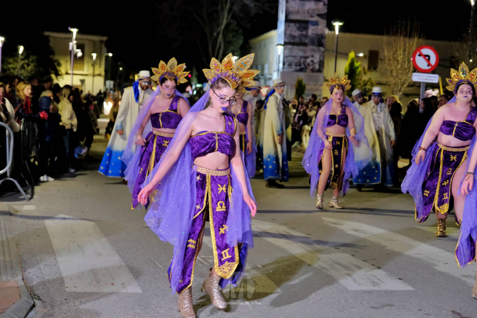 El Gran Desfile de Comparsas recorre Argamasilla de Alba con diez agrupaciones