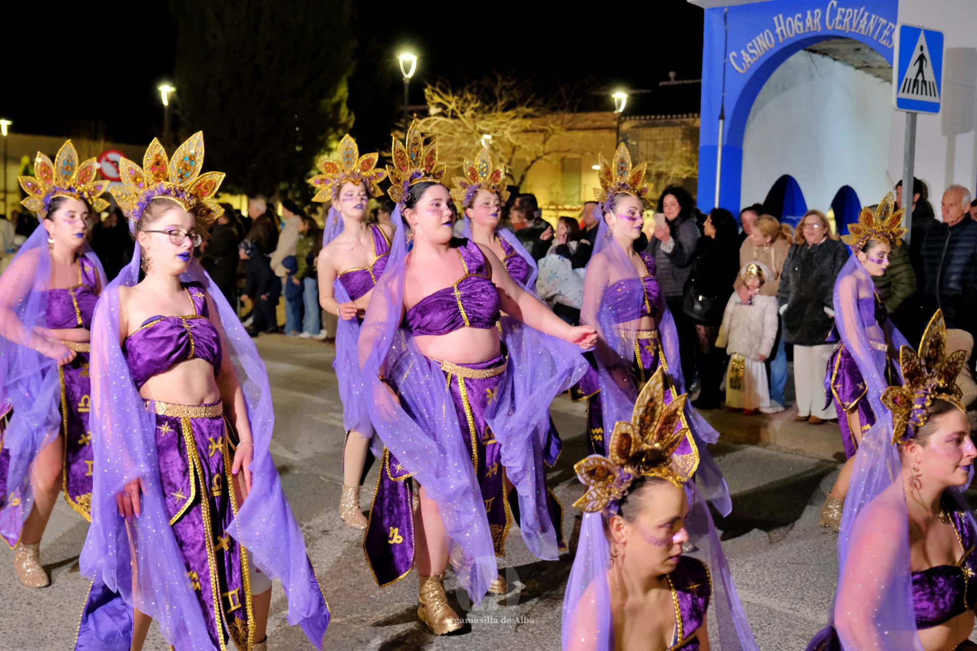 El Gran Desfile de Comparsas recorre Argamasilla de Alba con diez agrupaciones