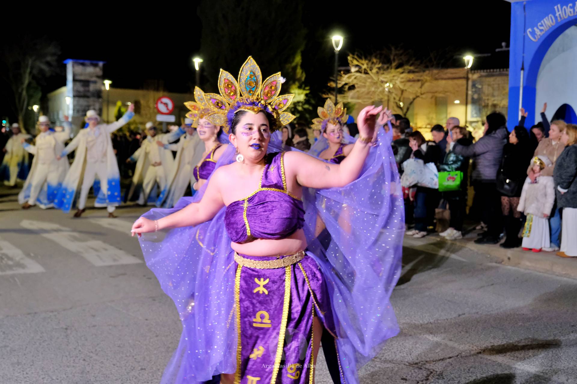 El Gran Desfile de Comparsas recorre Argamasilla de Alba con diez agrupaciones