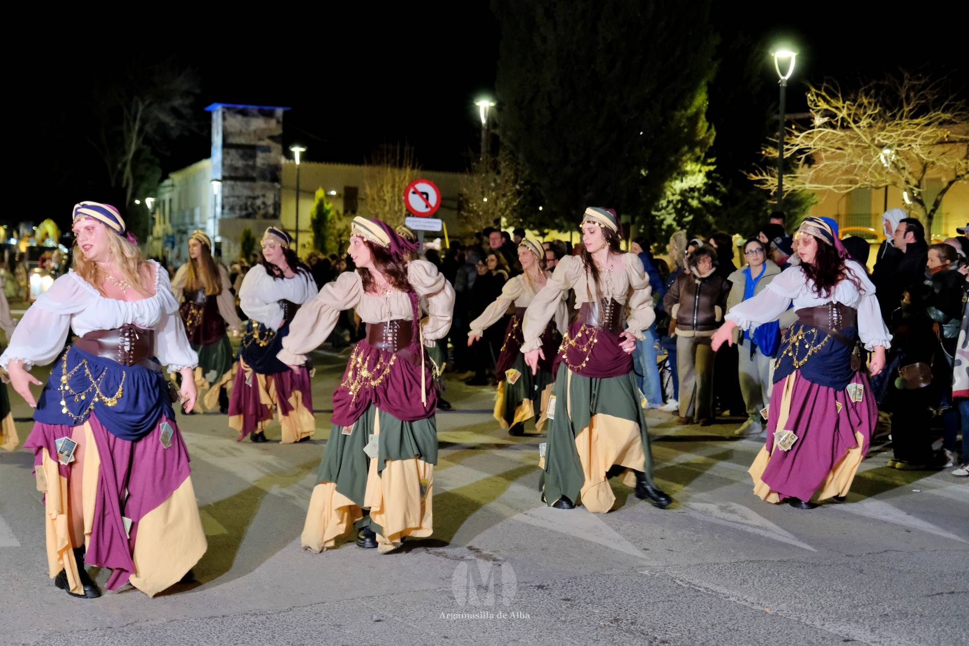 El Gran Desfile de Comparsas recorre Argamasilla de Alba con diez agrupaciones