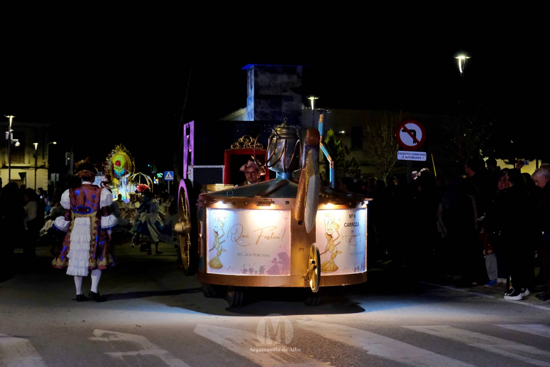 El Gran Desfile de Comparsas recorre Argamasilla de Alba con diez agrupaciones