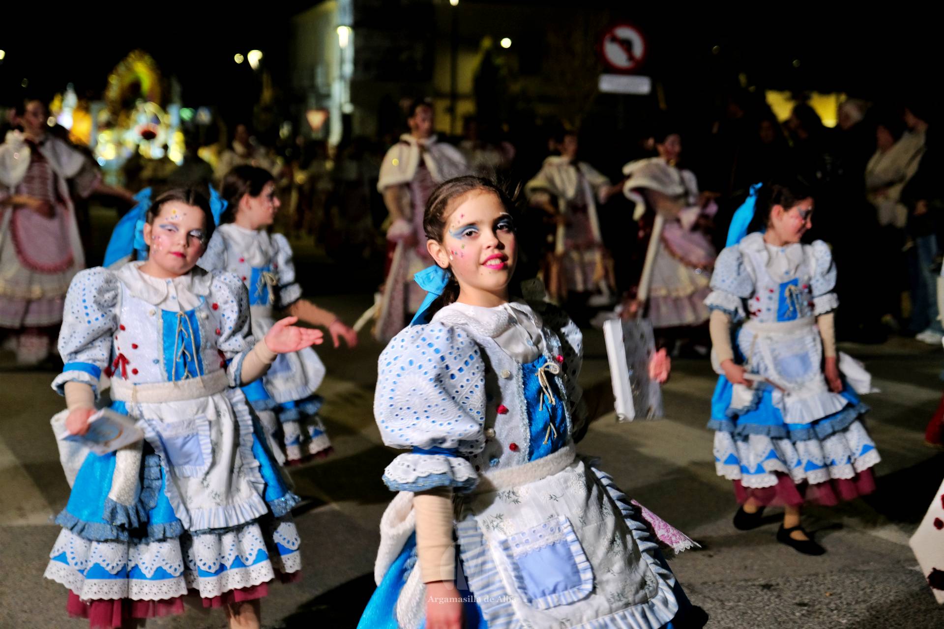 El Gran Desfile de Comparsas recorre Argamasilla de Alba con diez agrupaciones