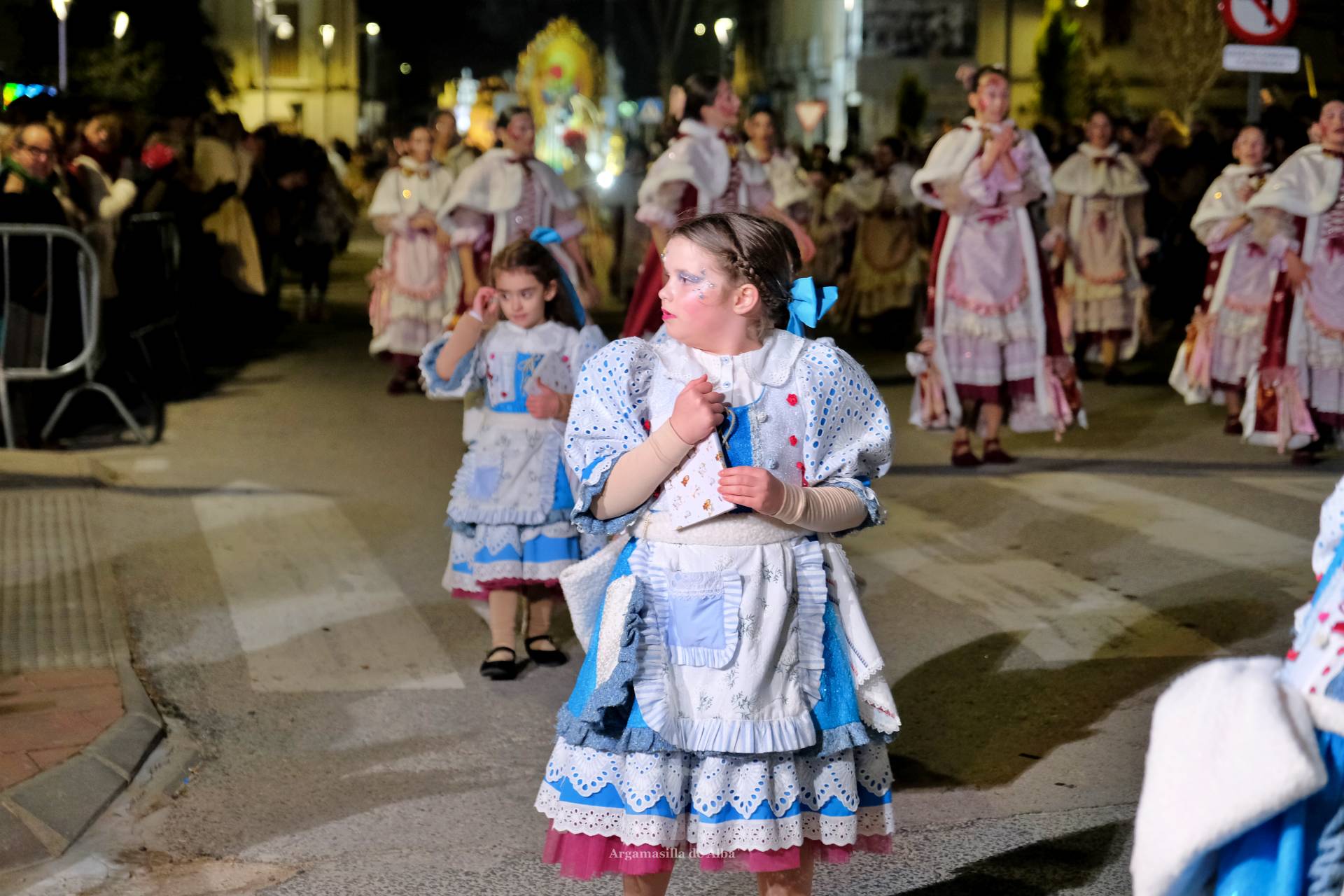 El Gran Desfile de Comparsas recorre Argamasilla de Alba con diez agrupaciones