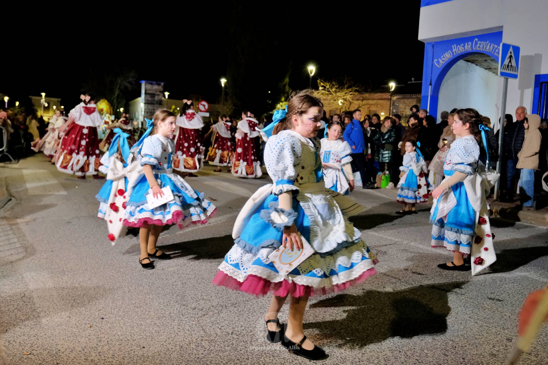 El Gran Desfile de Comparsas recorre Argamasilla de Alba con diez agrupaciones