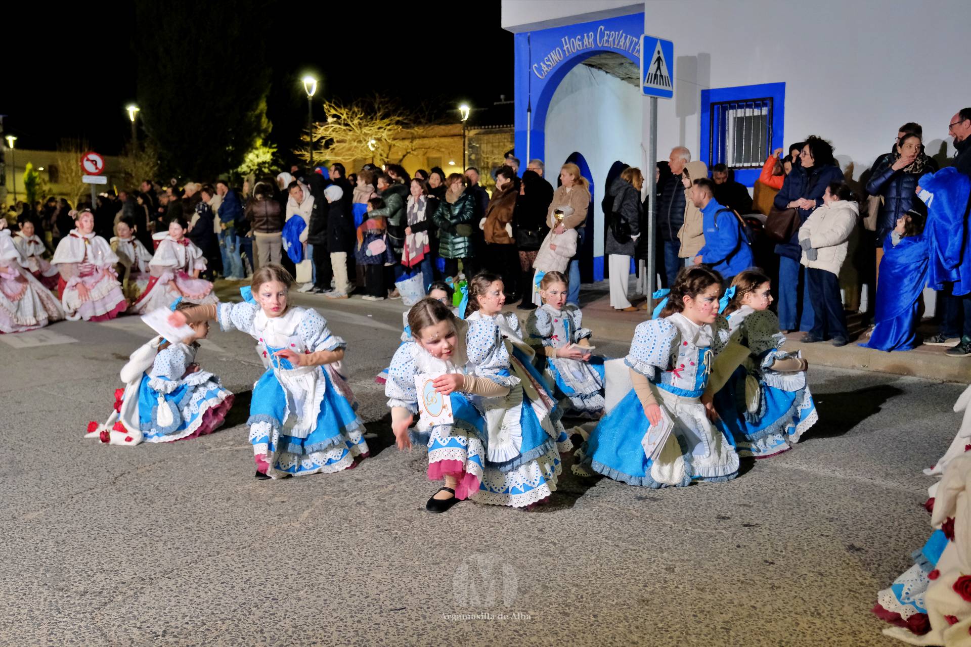 El Gran Desfile de Comparsas recorre Argamasilla de Alba con diez agrupaciones