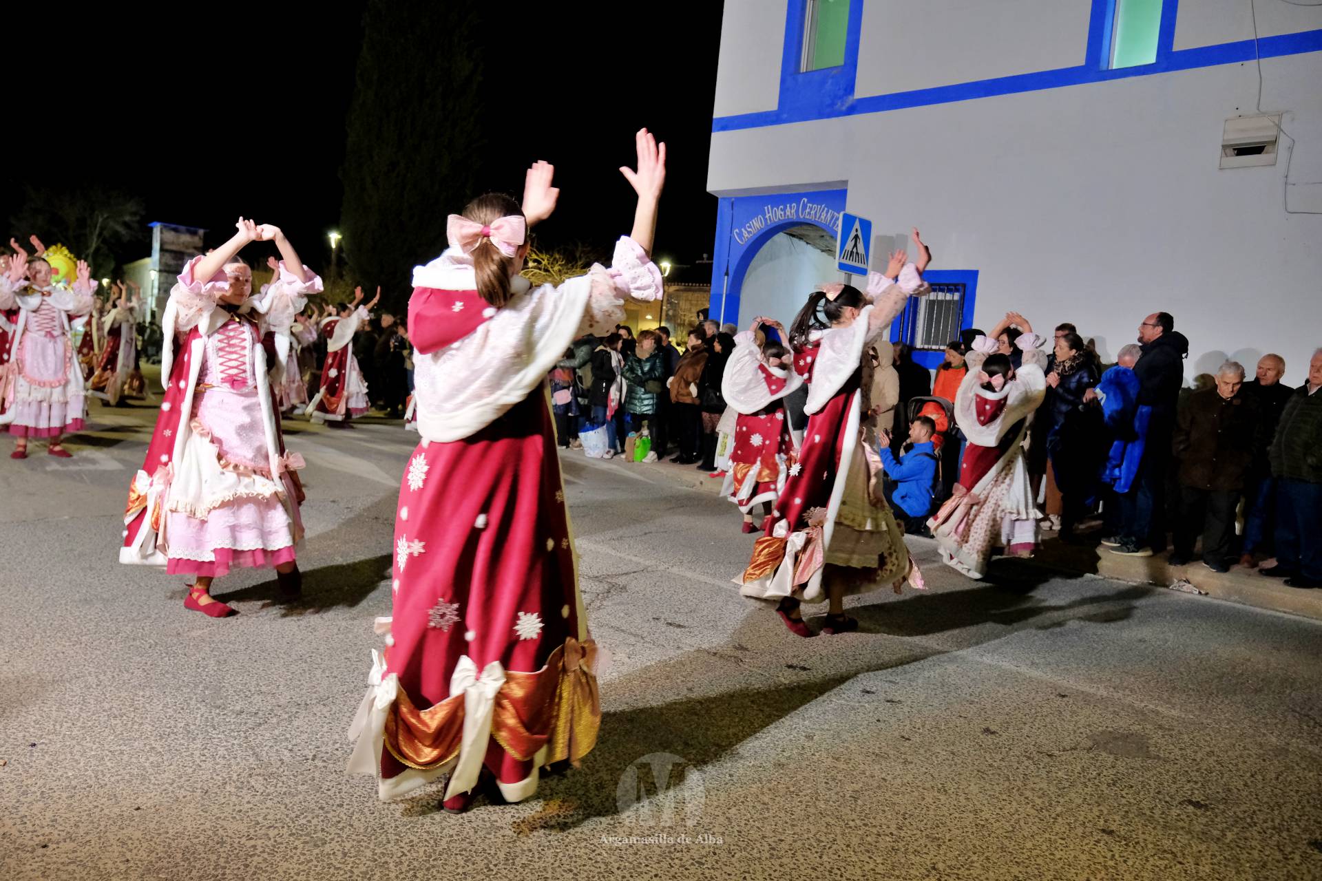 El Gran Desfile de Comparsas recorre Argamasilla de Alba con diez agrupaciones