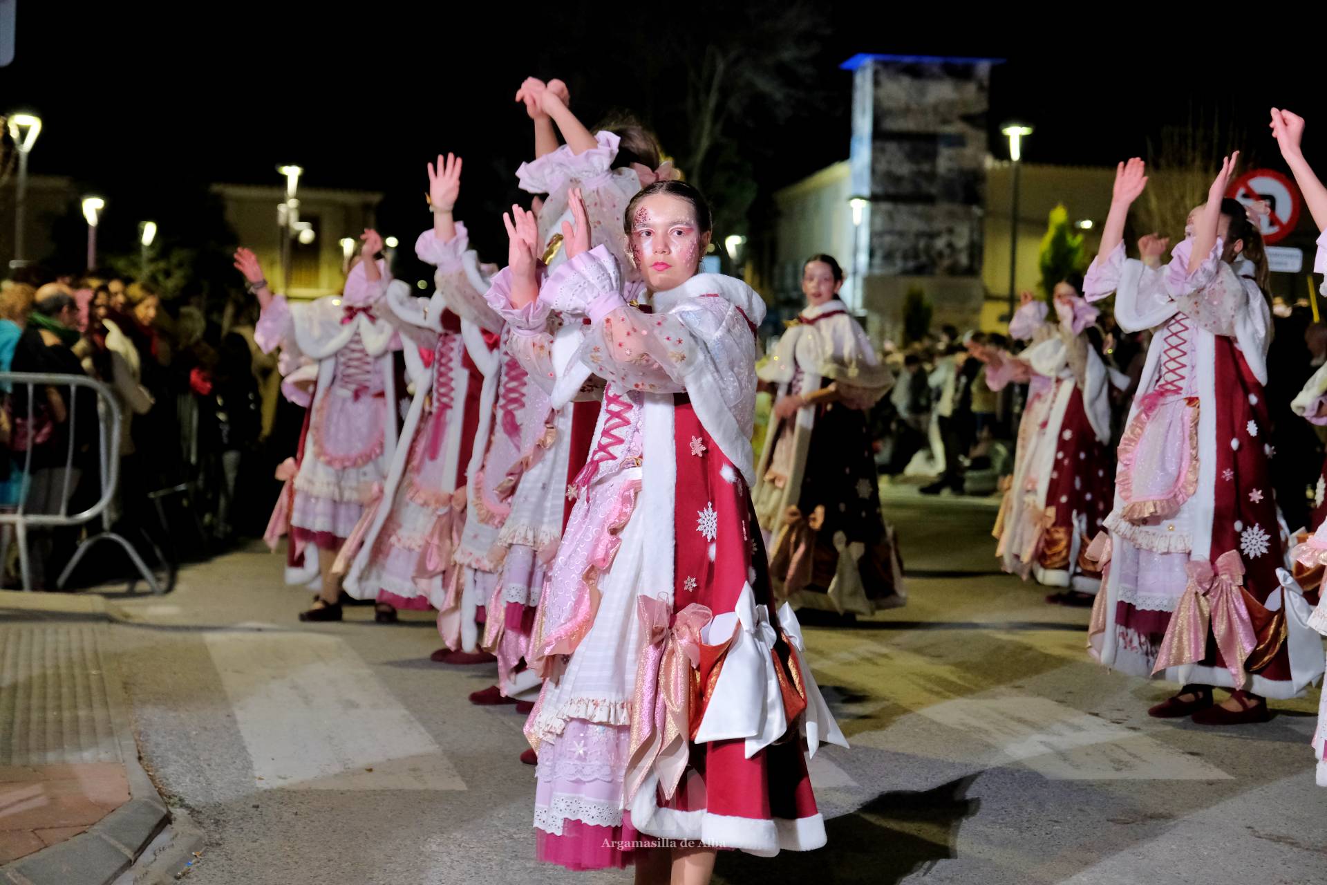 El Gran Desfile de Comparsas recorre Argamasilla de Alba con diez agrupaciones