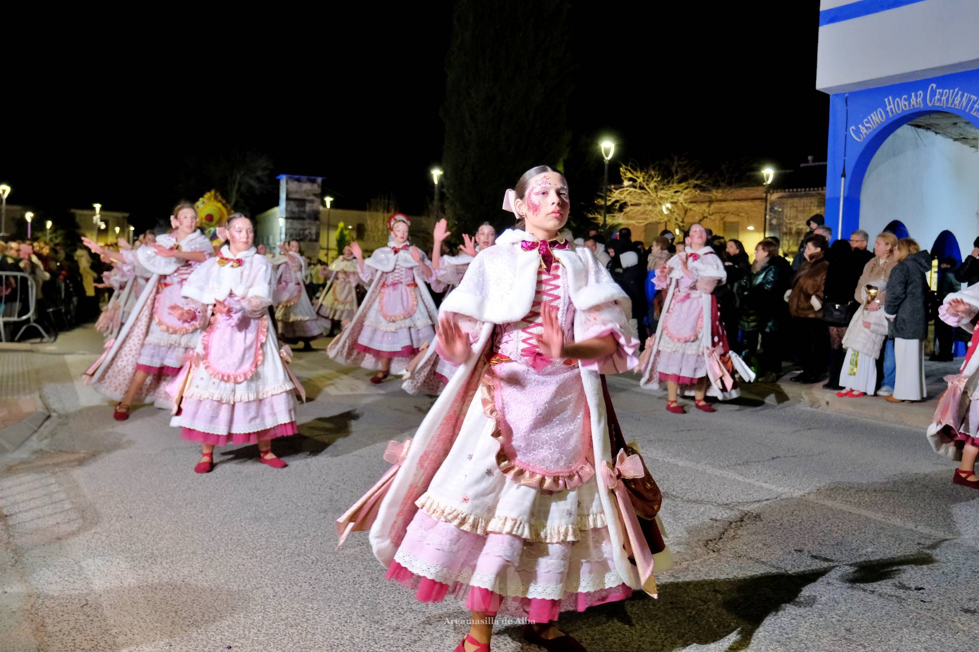 El Gran Desfile de Comparsas recorre Argamasilla de Alba con diez agrupaciones