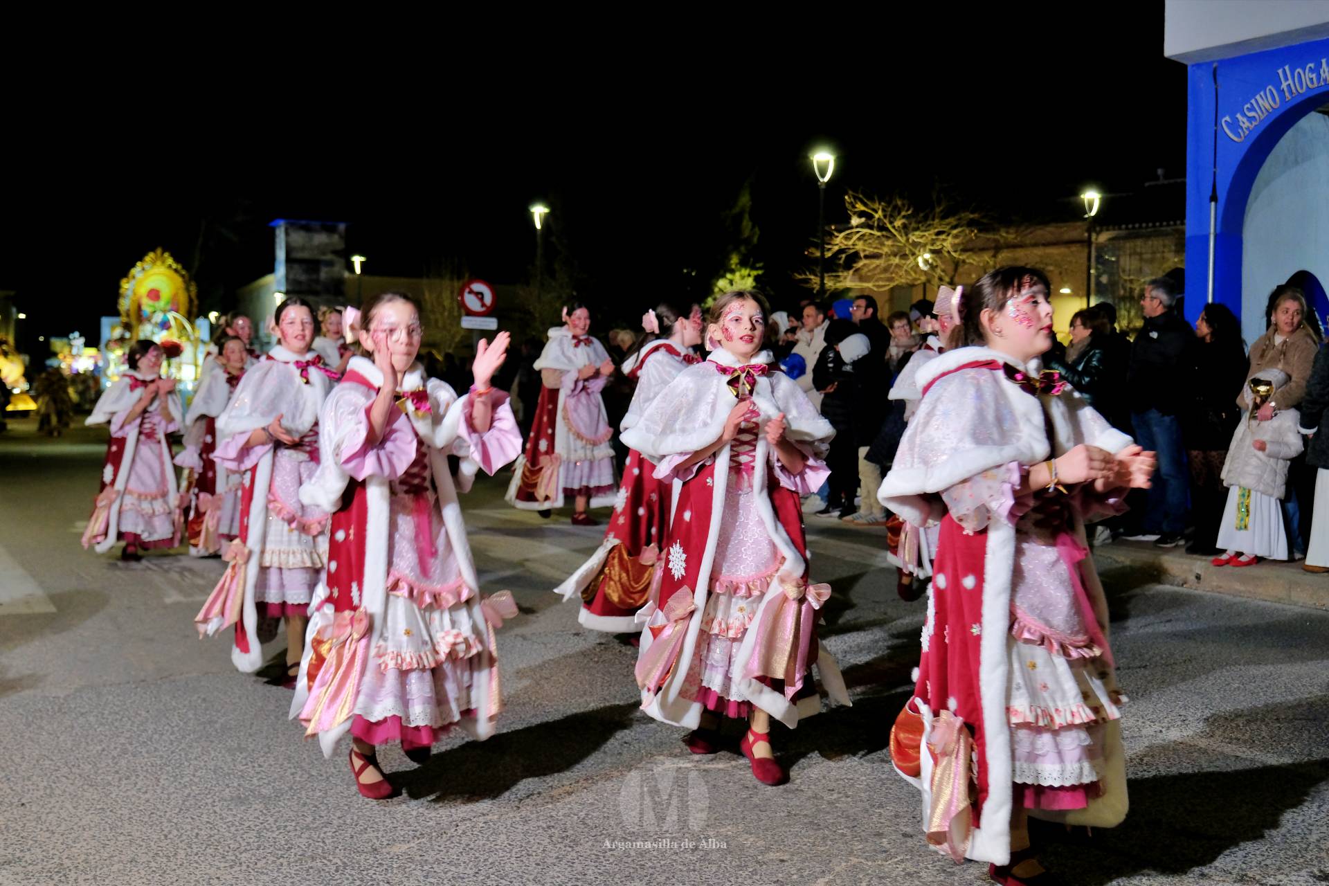 El Gran Desfile de Comparsas recorre Argamasilla de Alba con diez agrupaciones