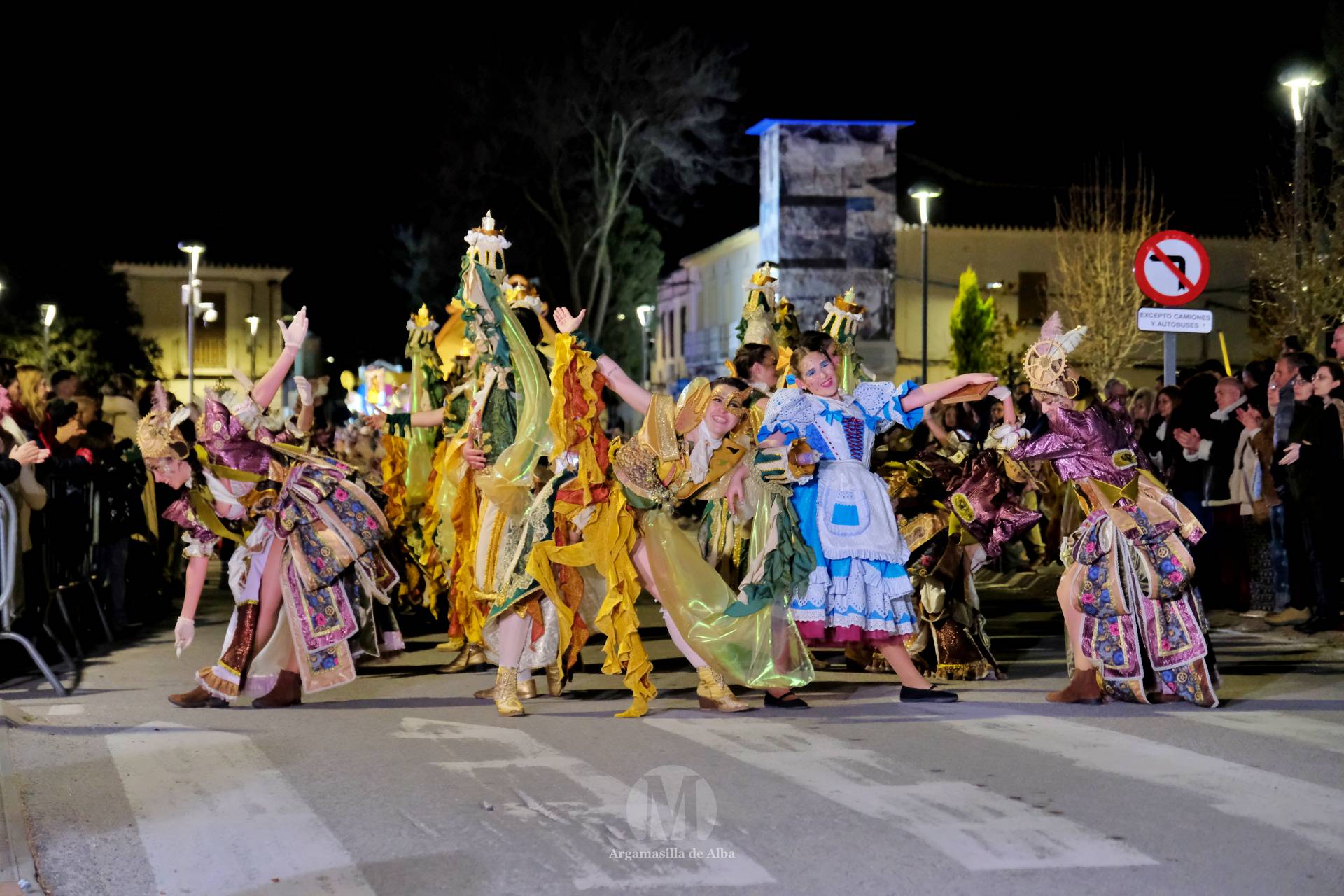 El Gran Desfile de Comparsas recorre Argamasilla de Alba con diez agrupaciones