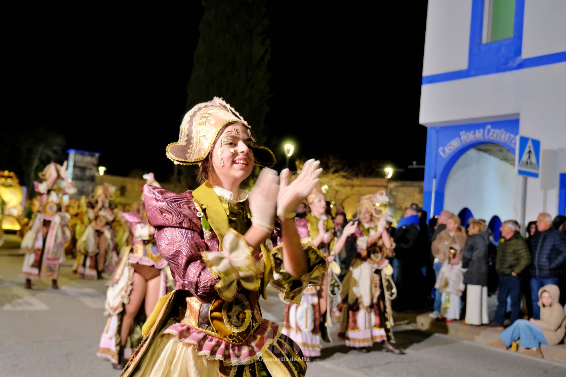 El Gran Desfile de Comparsas recorre Argamasilla de Alba con diez agrupaciones
