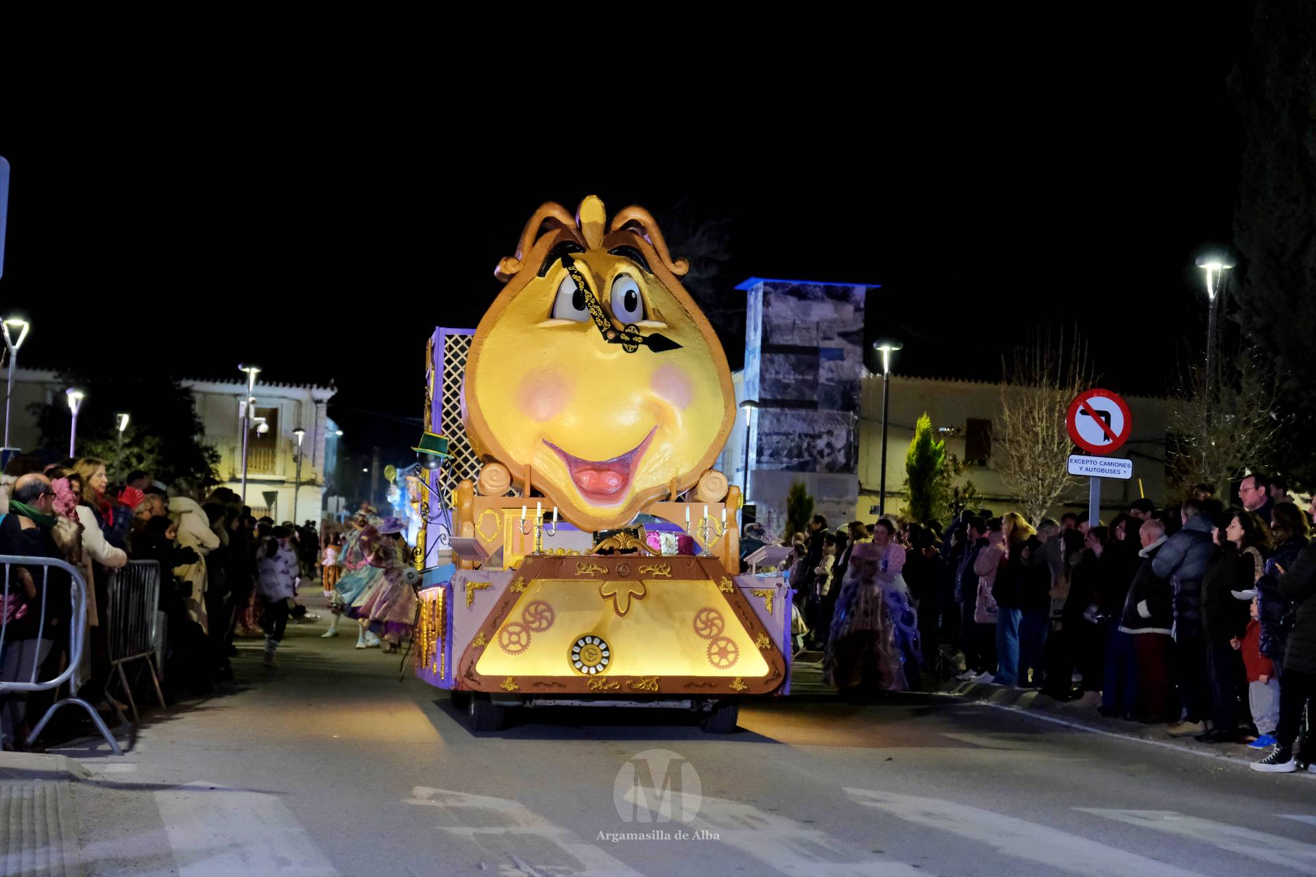 El Gran Desfile de Comparsas recorre Argamasilla de Alba con diez agrupaciones