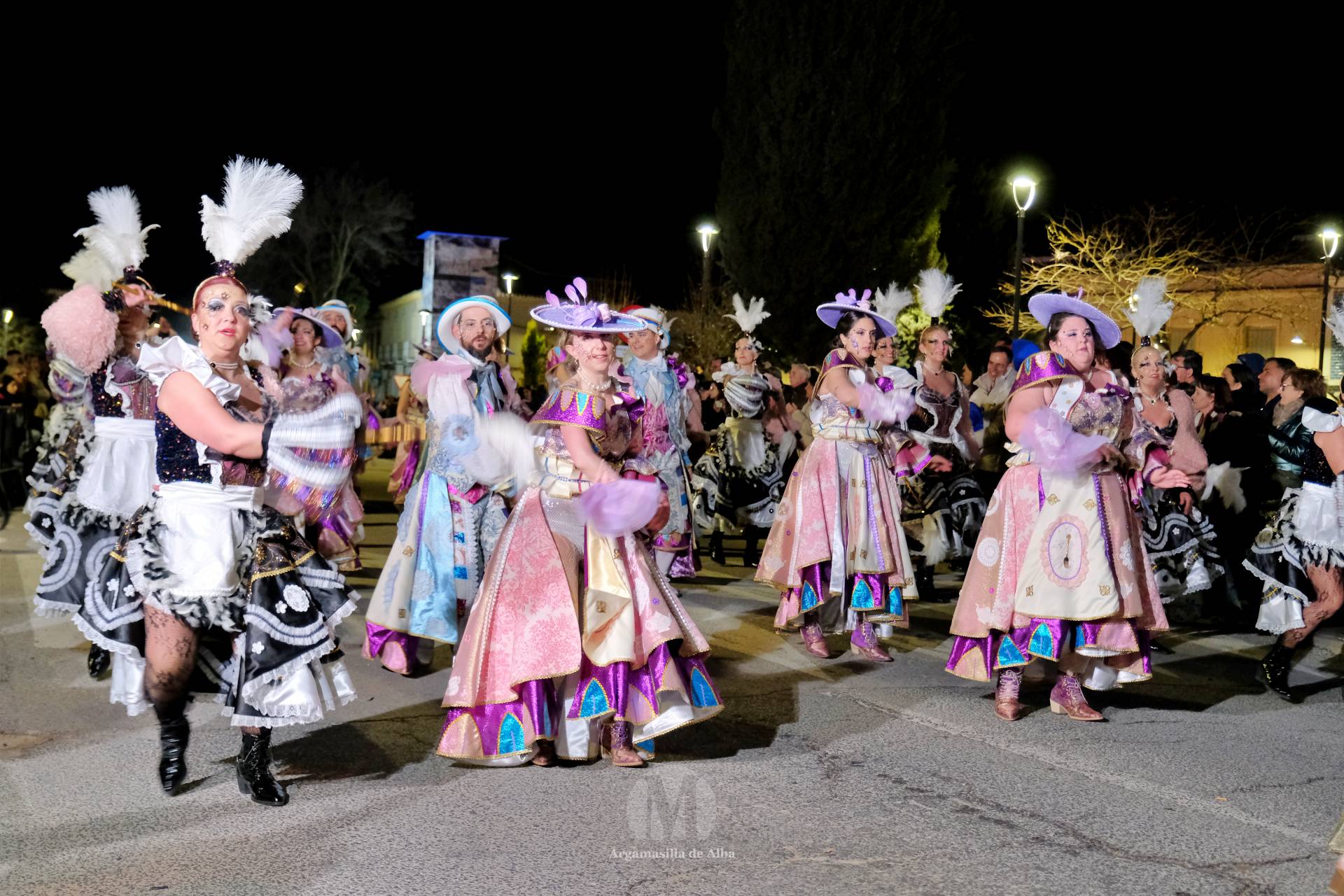 El Gran Desfile de Comparsas recorre Argamasilla de Alba con diez agrupaciones
