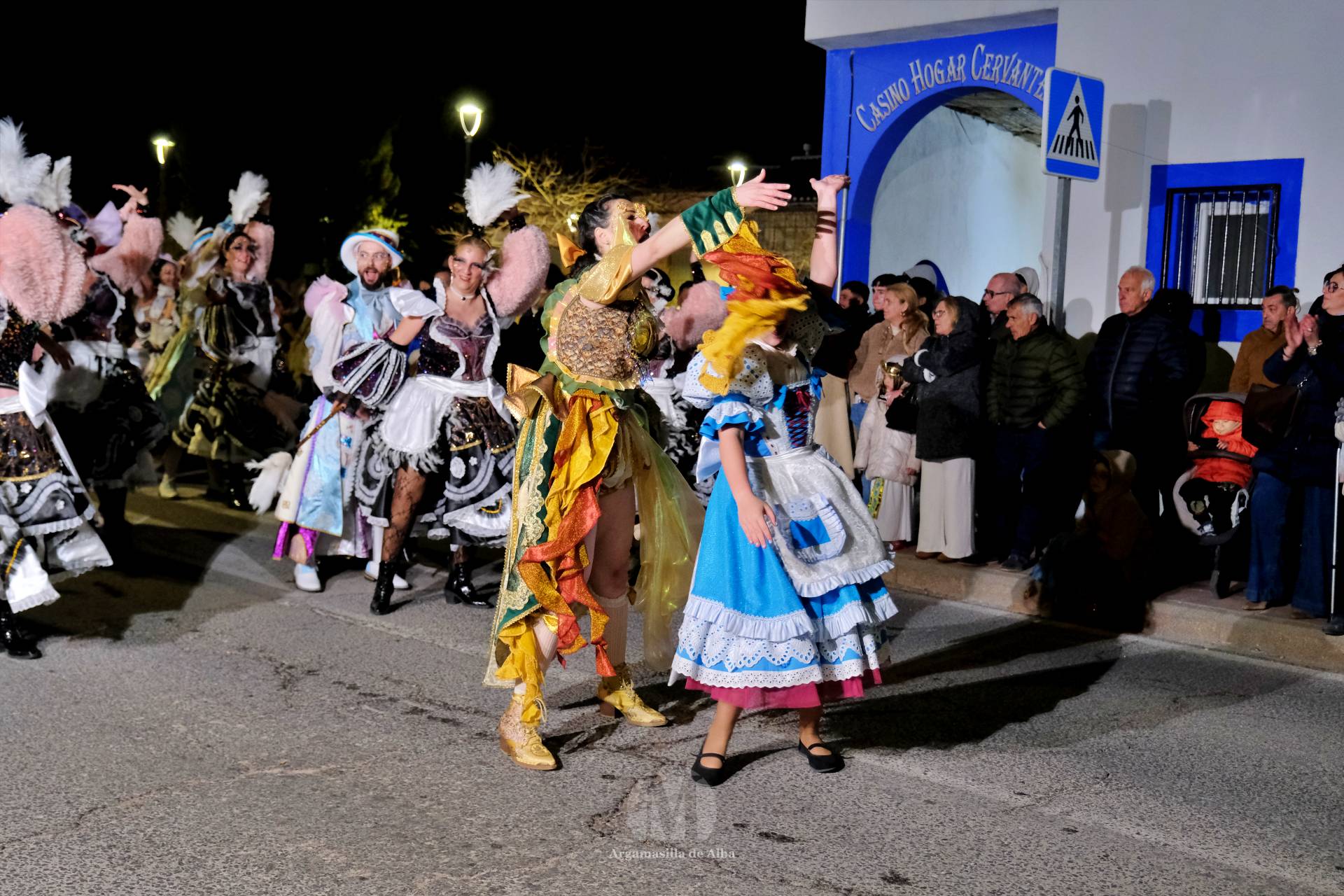 El Gran Desfile de Comparsas recorre Argamasilla de Alba con diez agrupaciones