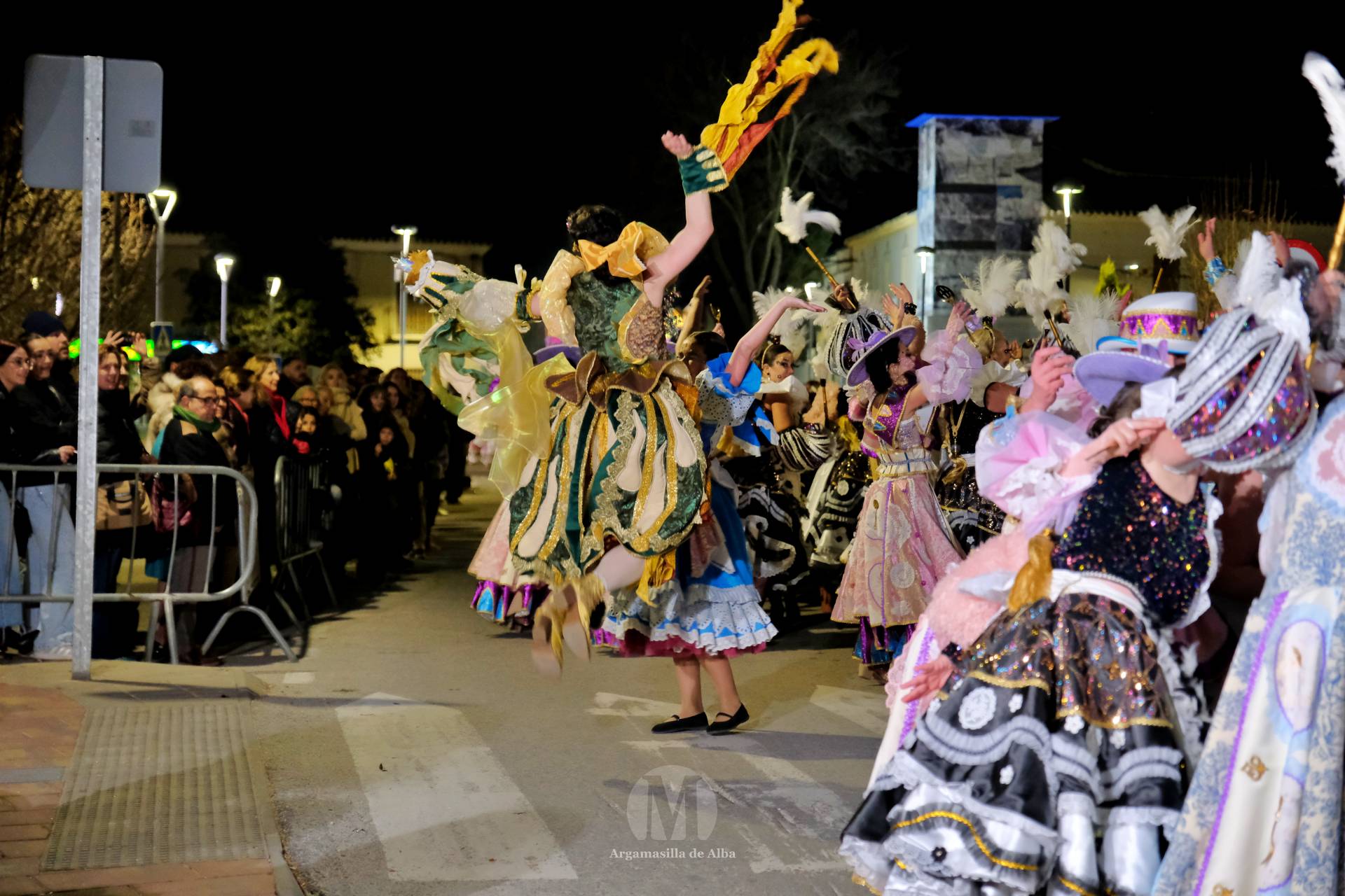 El Gran Desfile de Comparsas recorre Argamasilla de Alba con diez agrupaciones